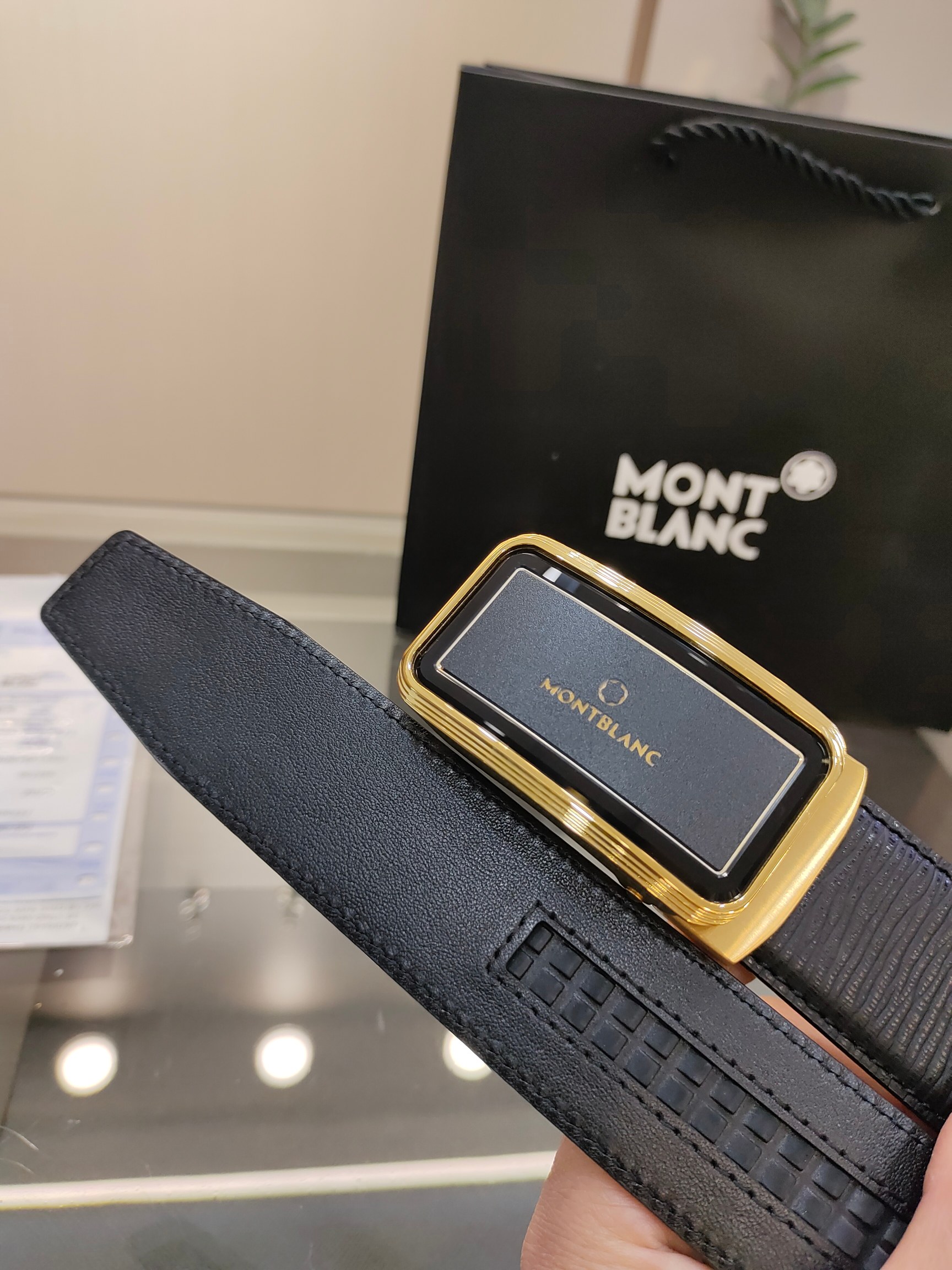 万宝龙男士自动腰带- 宽度34MM 精品钢扣  精工打造  手感柔软 长短可以裁剪 P160