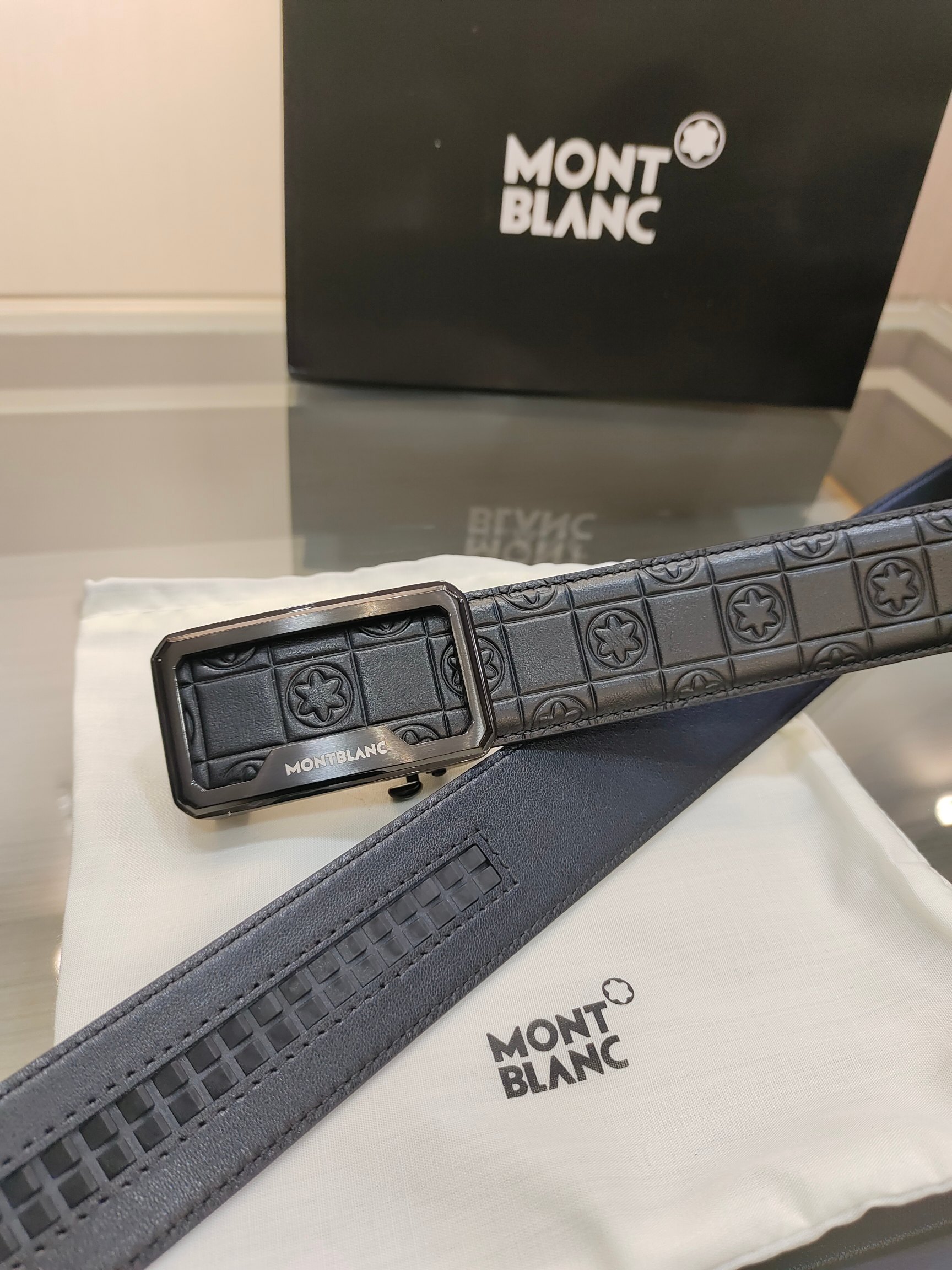 万宝龙男士自动腰带- 宽度34MM 精品钢扣  精工打造  手感柔软 长短可以裁剪 P160