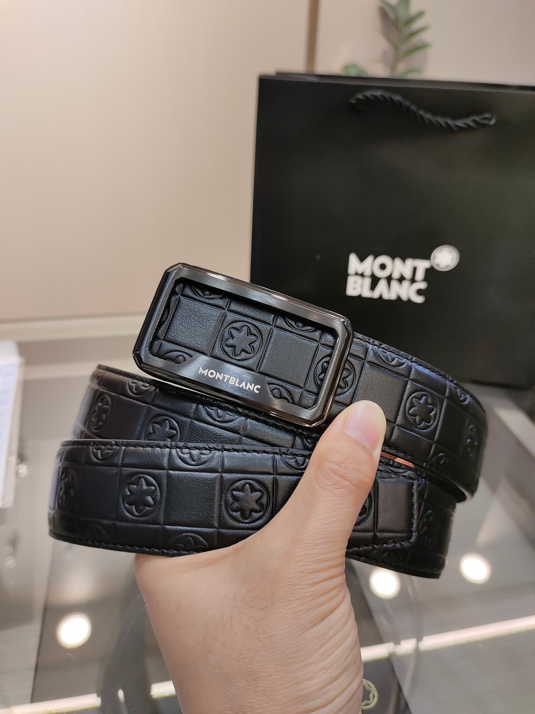 万宝龙男士自动腰带- 宽度34MM 精品钢扣  精工打造  手感柔软 长短可以裁剪 P160
