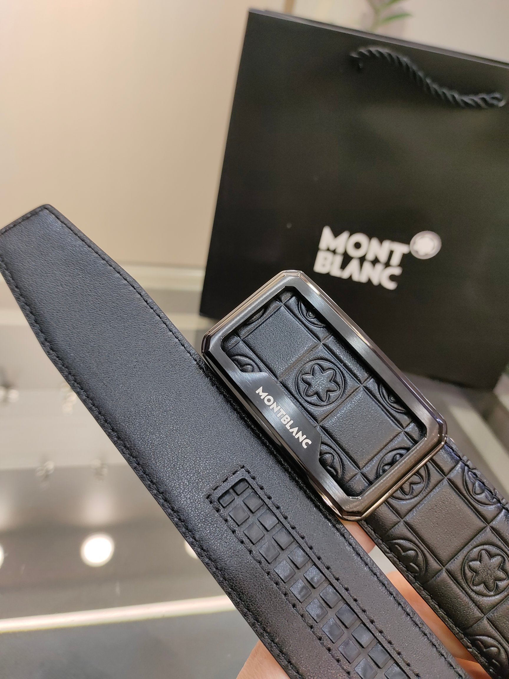 万宝龙男士自动腰带- 宽度34MM 精品钢扣  精工打造  手感柔软 长短可以裁剪 P160
