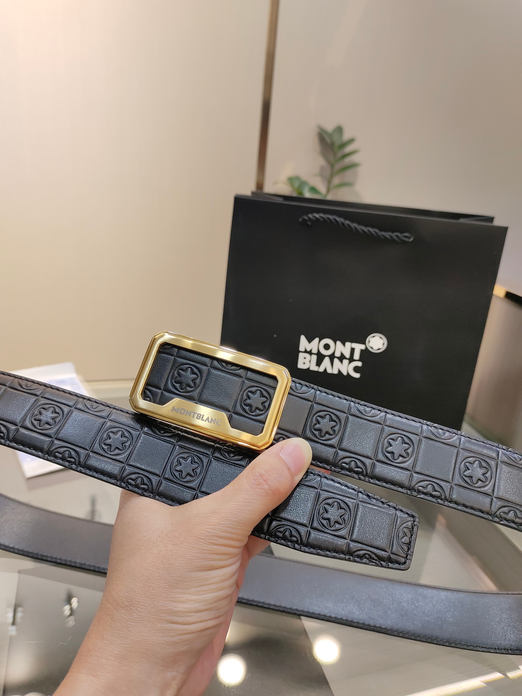 万宝龙男士自动腰带- 宽度34MM 精品钢扣  精工打造  手感柔软 长短可以裁剪 P160