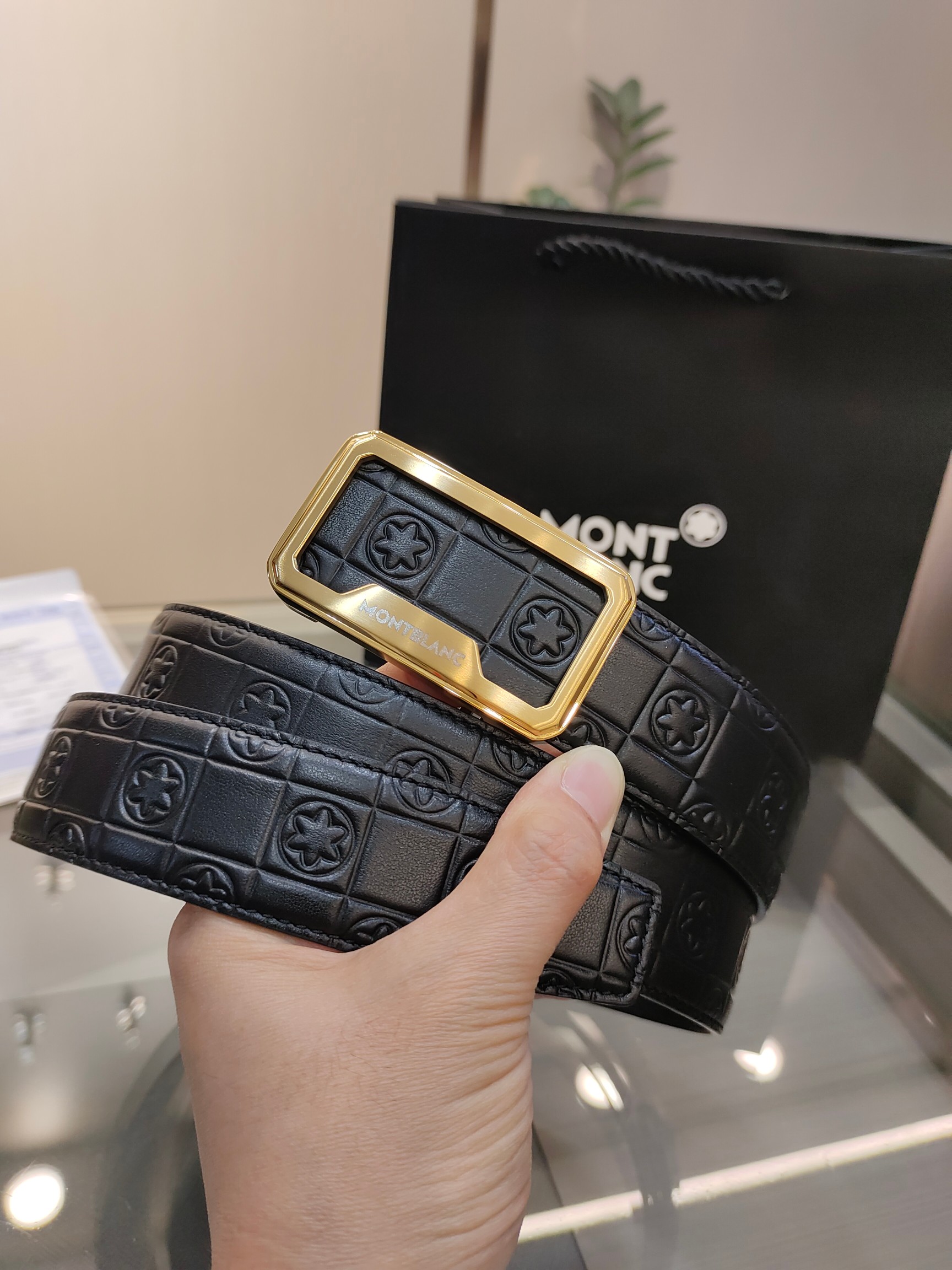 万宝龙男士自动腰带- 宽度34MM 精品钢扣  精工打造  手感柔软 长短可以裁剪 P160