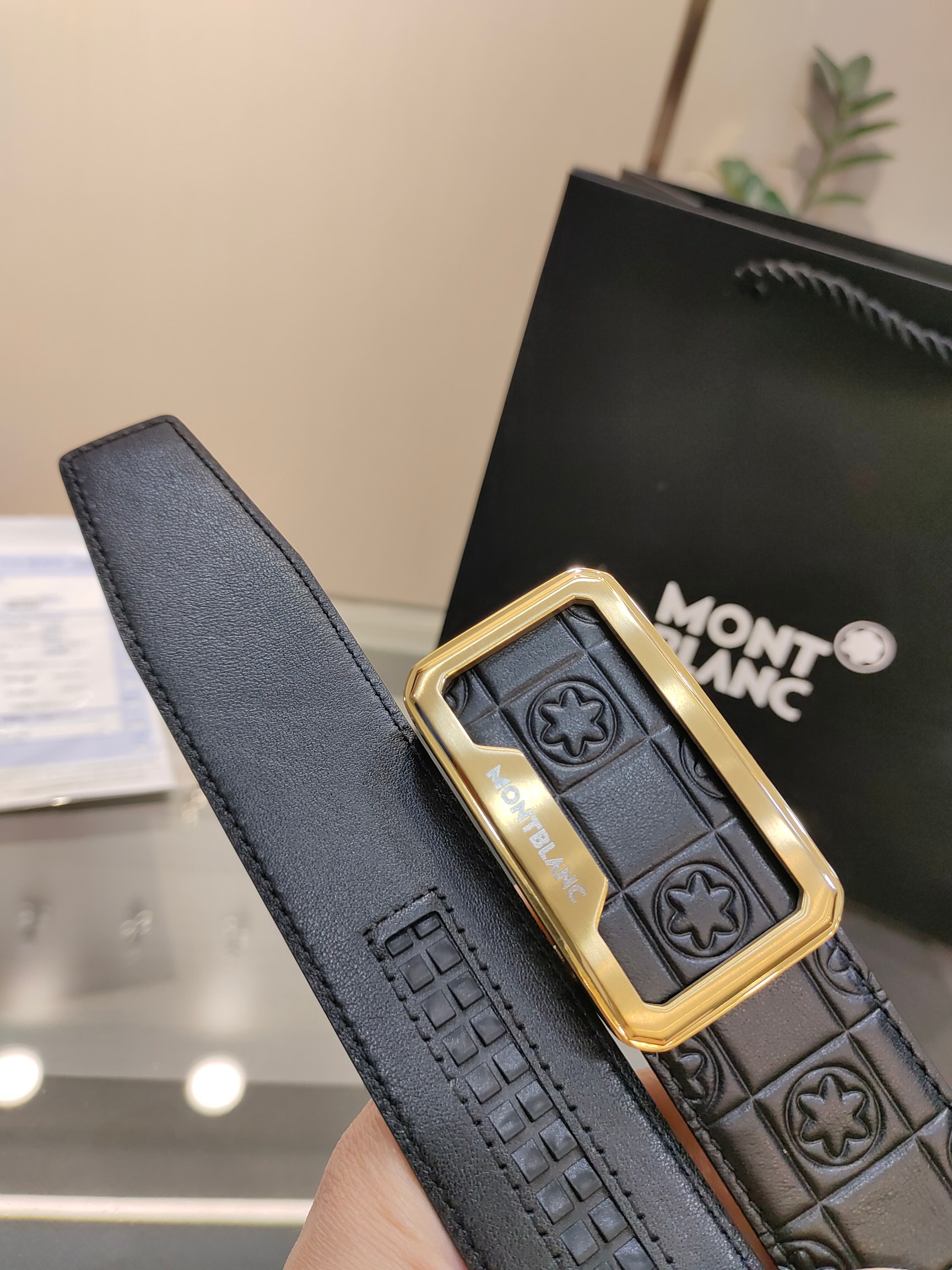 万宝龙男士自动腰带- 宽度34MM 精品钢扣  精工打造  手感柔软 长短可以裁剪 P160