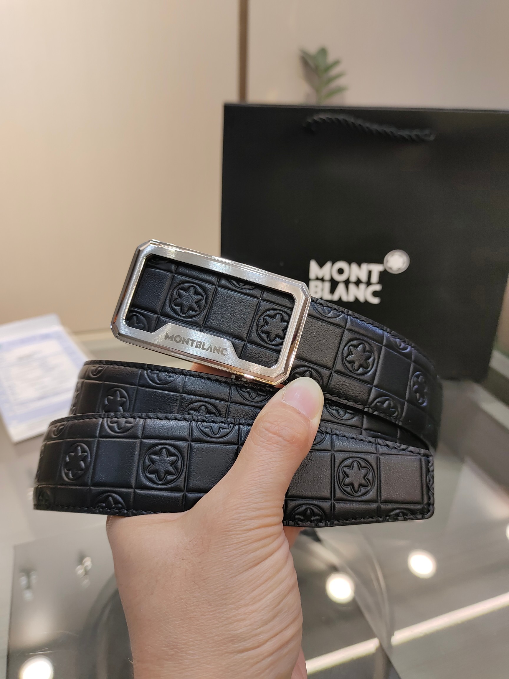 万宝龙男士自动腰带- 宽度34MM 精品钢扣  精工打造  手感柔软 长短可以裁剪 P160