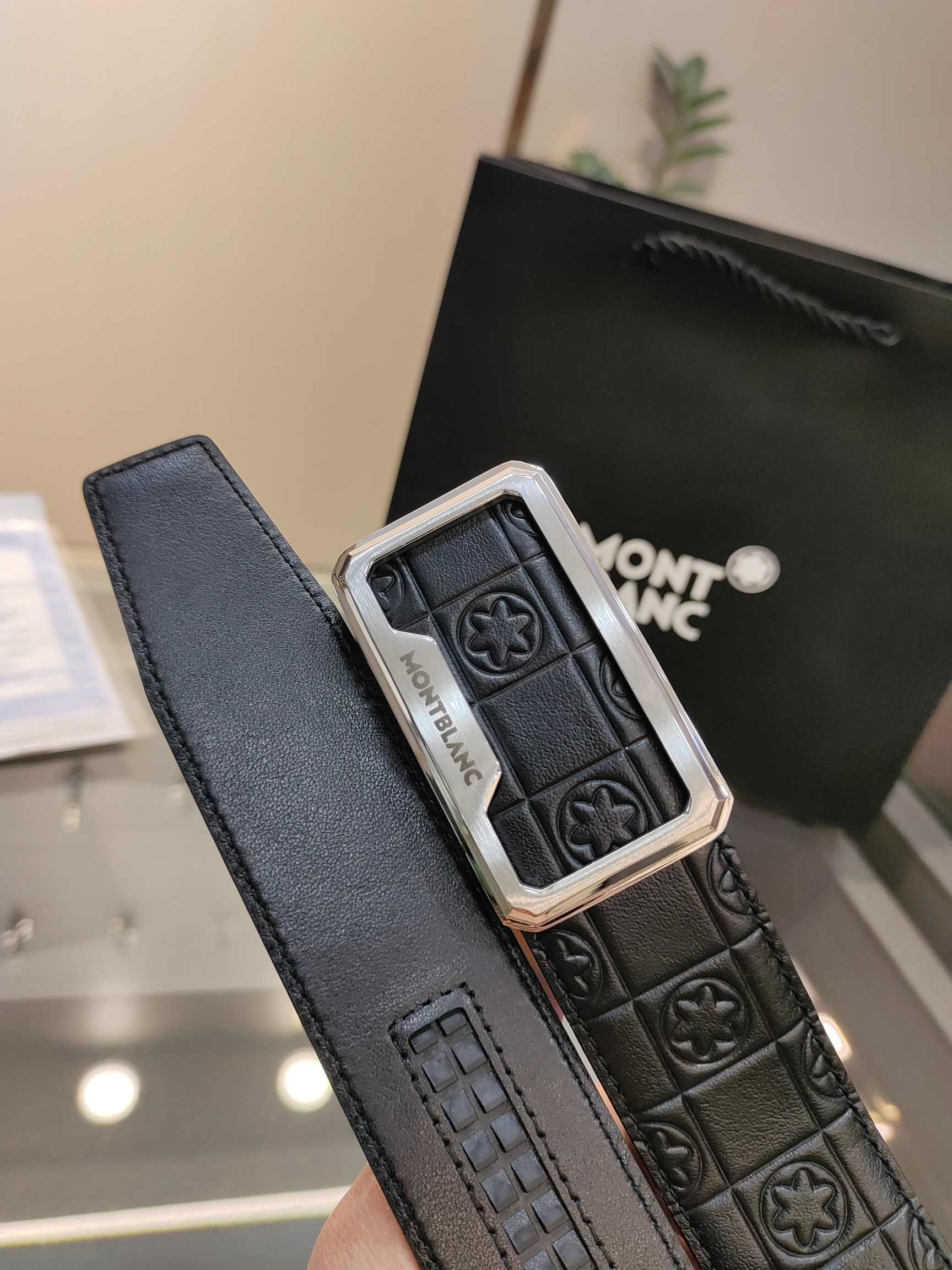 万宝龙男士自动腰带- 宽度34MM 精品钢扣  精工打造  手感柔软 长短可以裁剪 P160