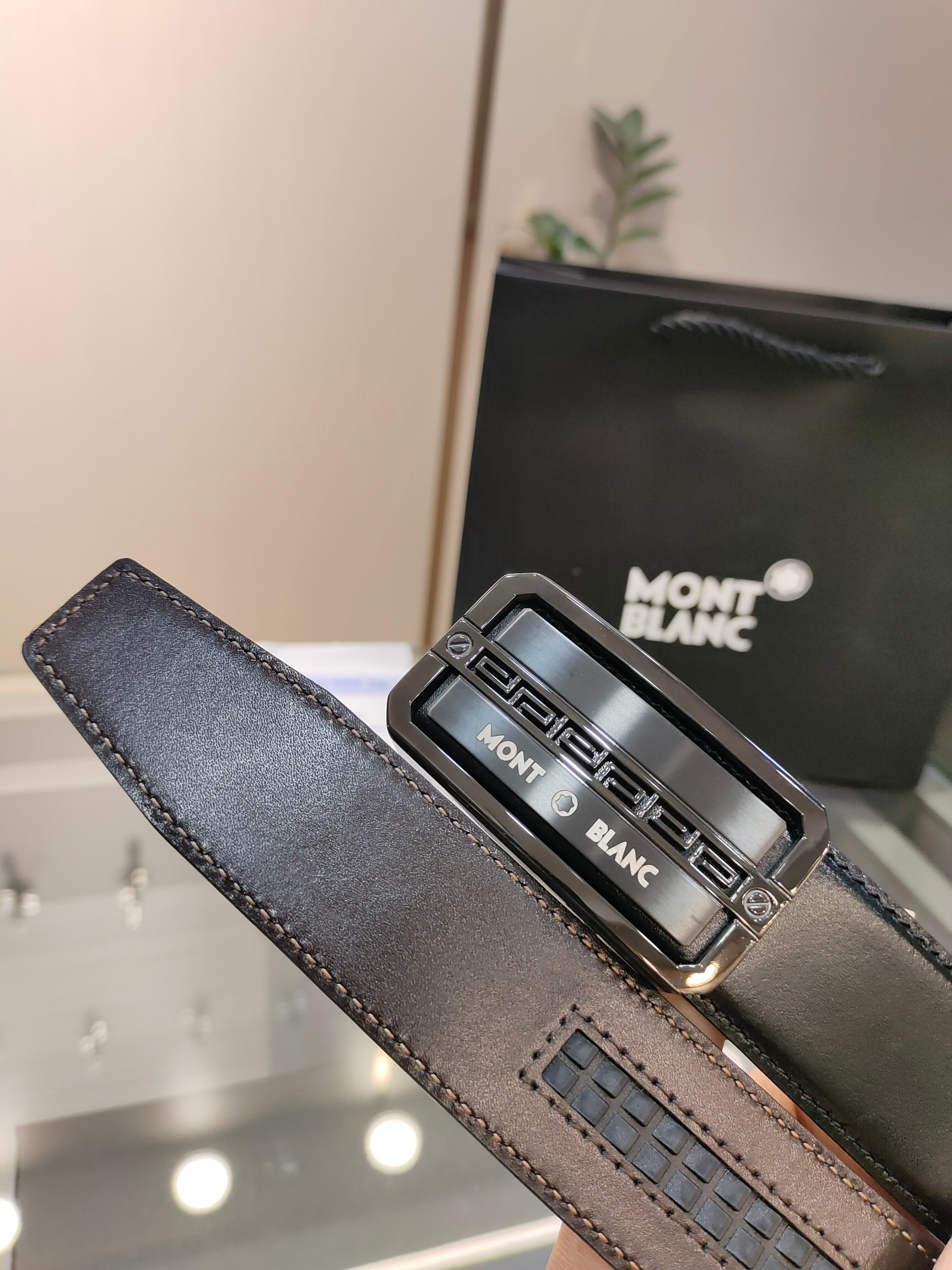 万宝龙男士自动腰带- 宽度34MM 精品钢扣  精工打造  手感柔软 长短可以裁剪 P160