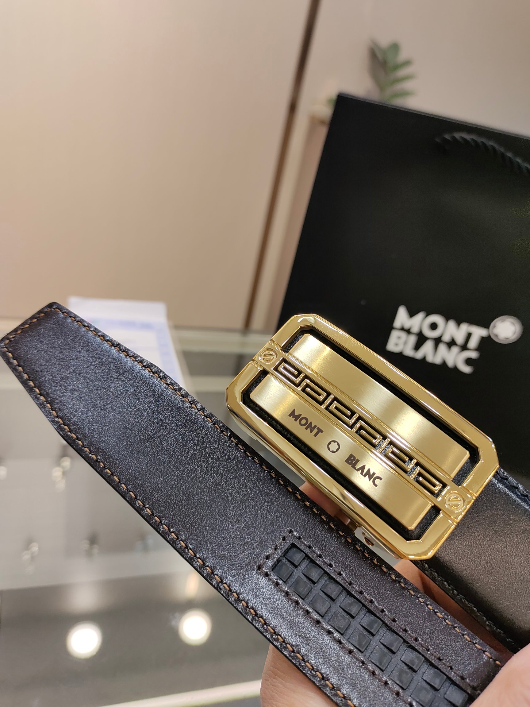 万宝龙男士自动腰带- 宽度34MM 精品钢扣  精工打造  手感柔软 长短可以裁剪 P160