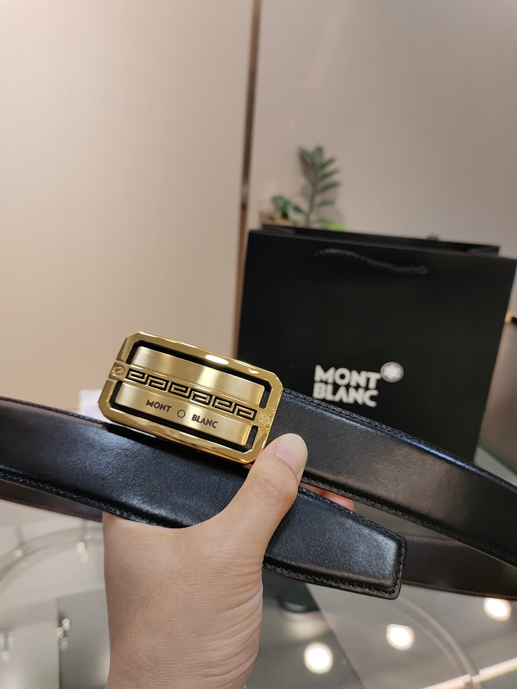 万宝龙男士自动腰带- 宽度34MM 精品钢扣  精工打造  手感柔软 长短可以裁剪 P160