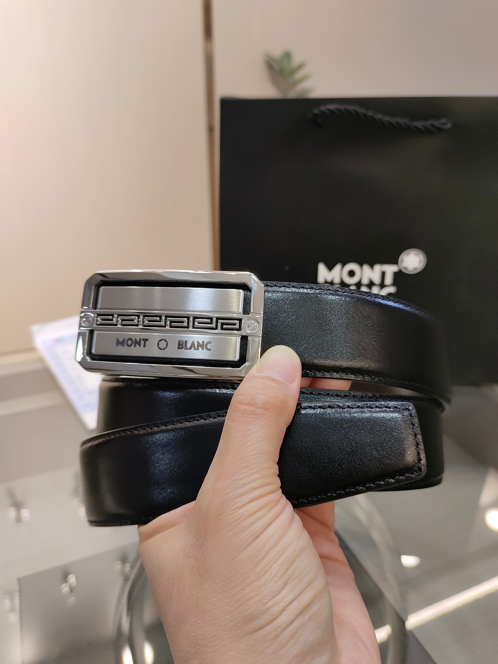 万宝龙男士自动腰带- 宽度34MM 精品钢扣  精工打造  手感柔软 长短可以裁剪 P160