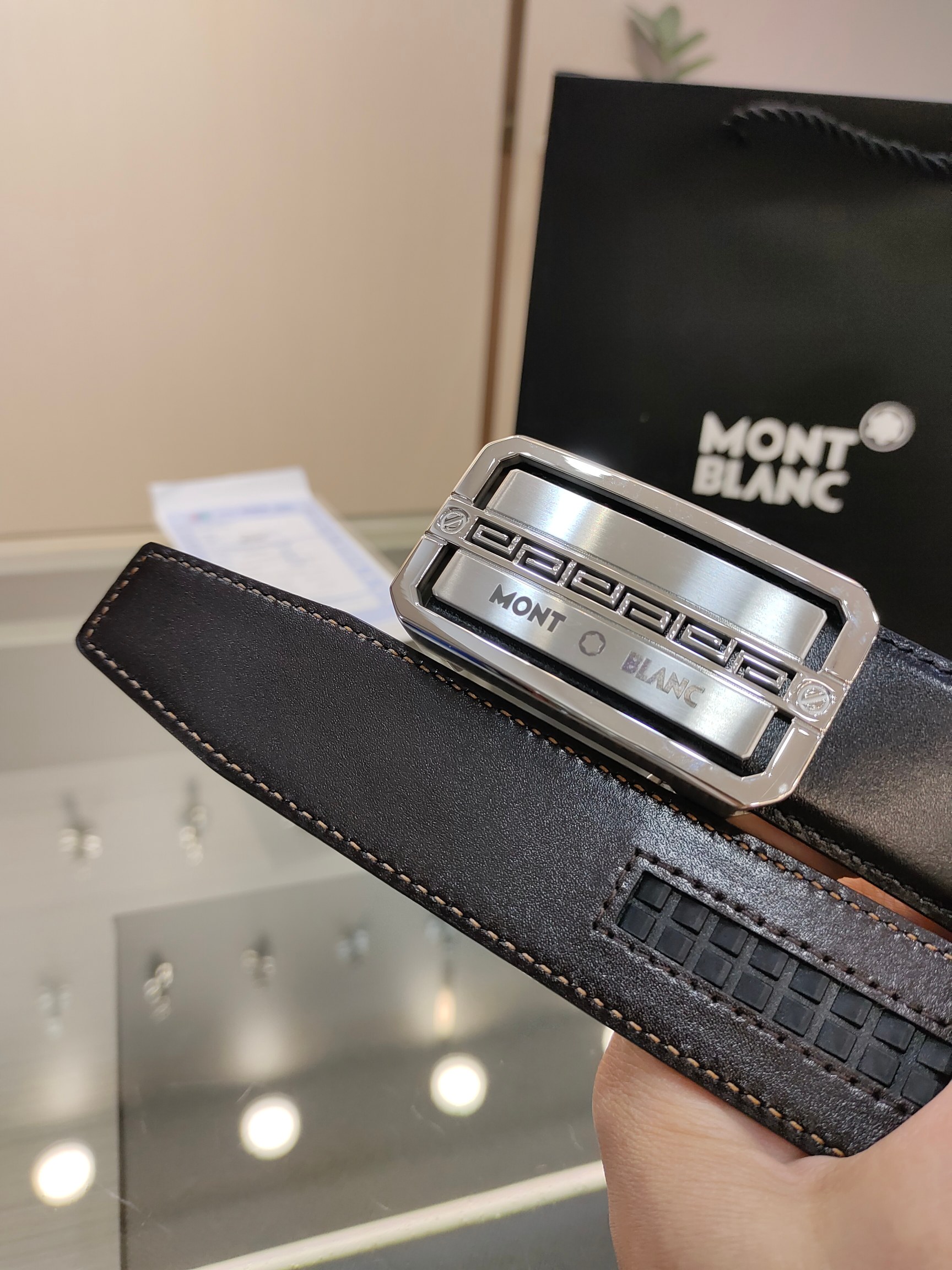 万宝龙男士自动腰带- 宽度34MM 精品钢扣  精工打造  手感柔软 长短可以裁剪 P160