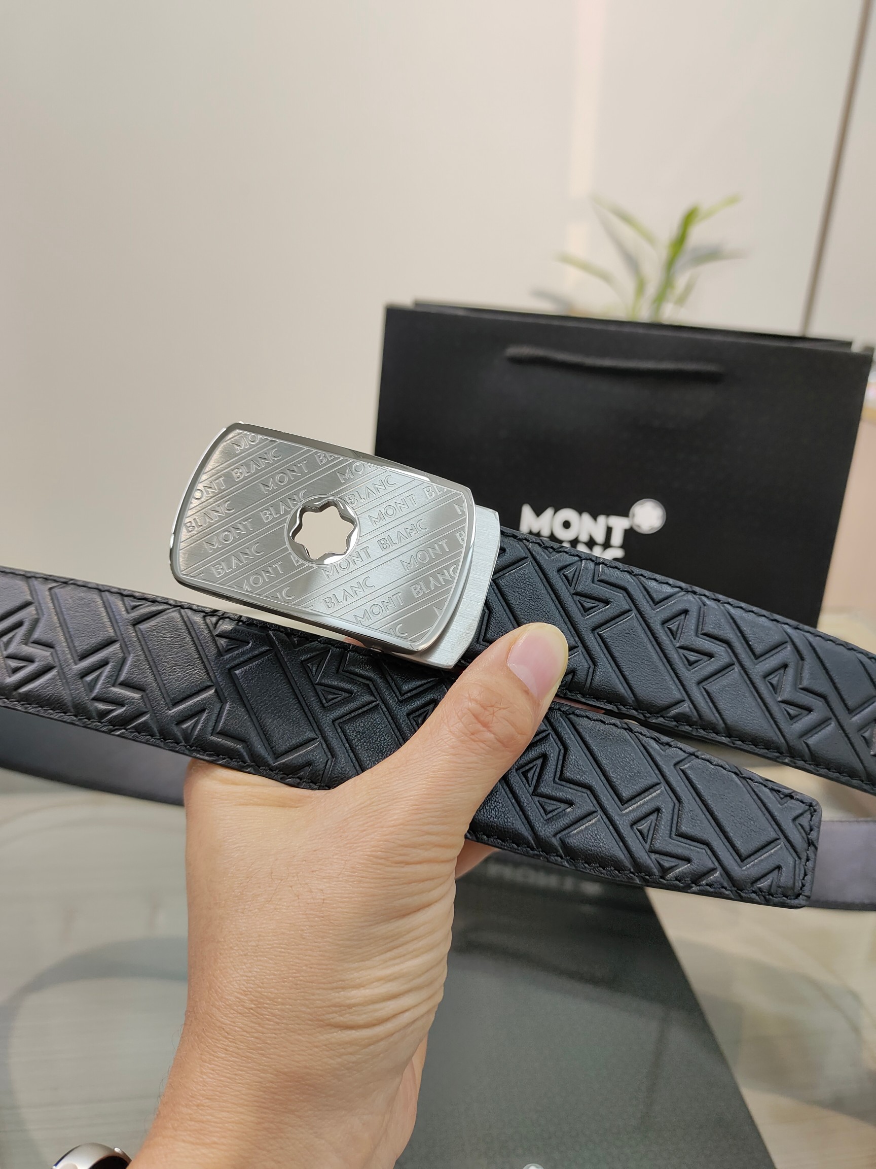 万宝龙男士自动腰带- 宽度34MM 精品钢扣 精工打造 手感柔软 长短可以裁剪