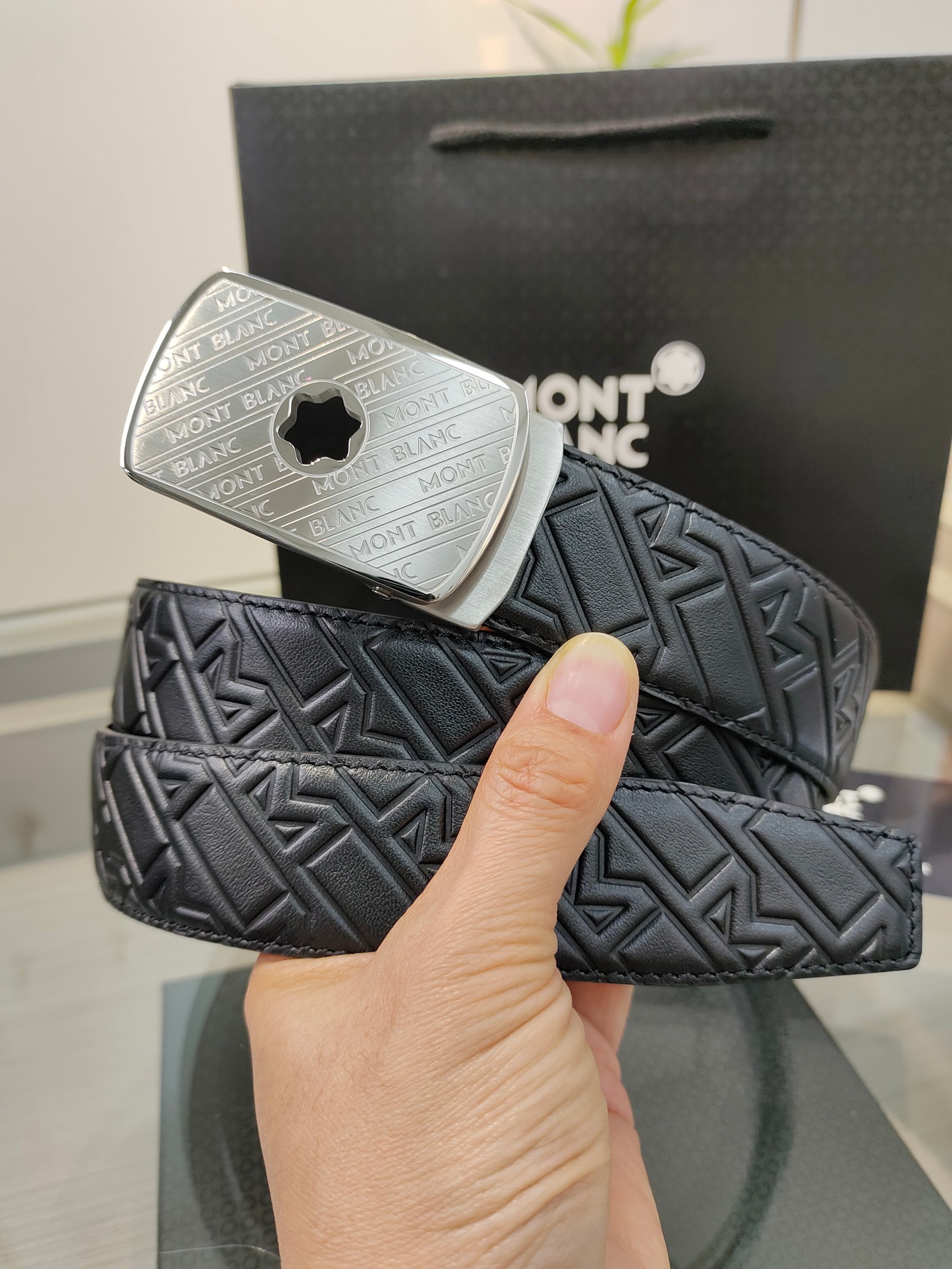 万宝龙男士自动腰带- 宽度34MM 精品钢扣 精工打造 手感柔软 长短可以裁剪