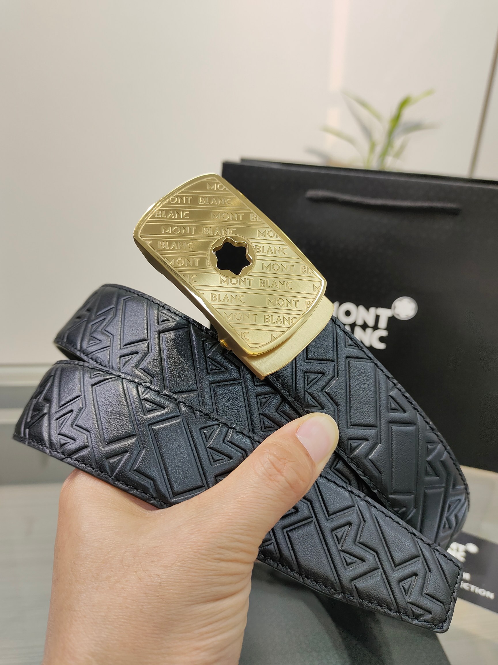 万宝龙男士自动腰带- 宽度34MM 精品钢扣 精工打造 手感柔软 长短可以裁剪