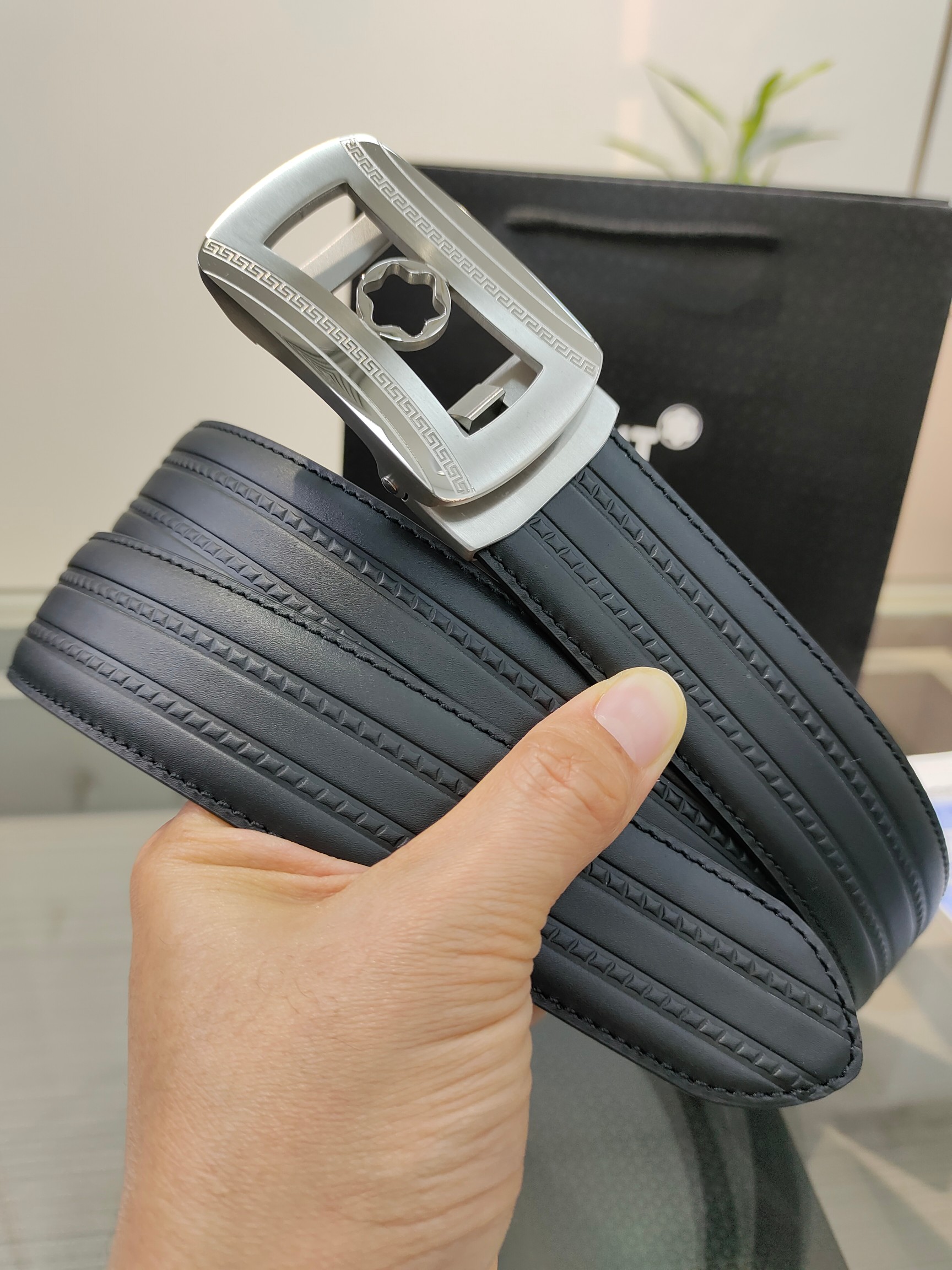 万宝龙男士自动腰带- 宽度34MM 精品钢扣 精工打造 手感柔软 长短可以裁剪