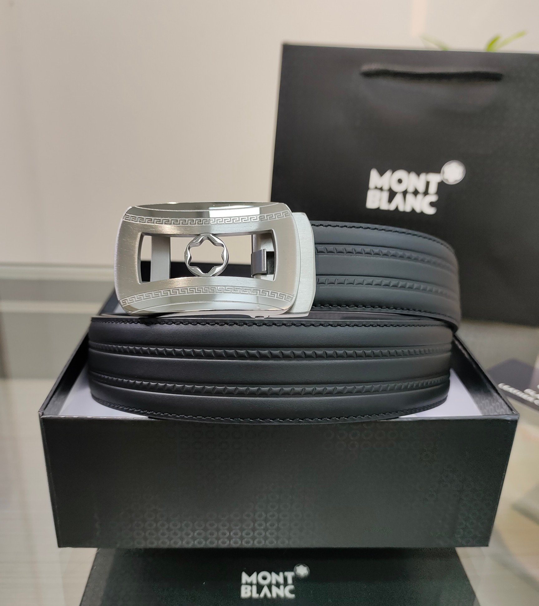 万宝龙男士自动腰带- 宽度34MM 精品钢扣 精工打造 手感柔软 长短可以裁剪