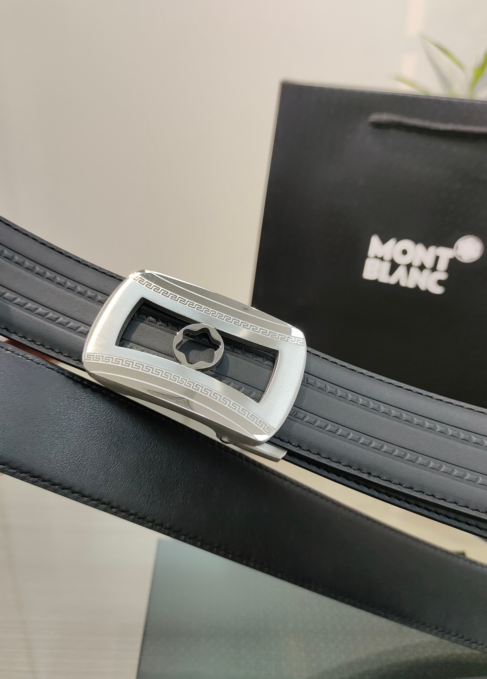 万宝龙男士自动腰带- 宽度34MM 精品钢扣 精工打造 手感柔软 长短可以裁剪