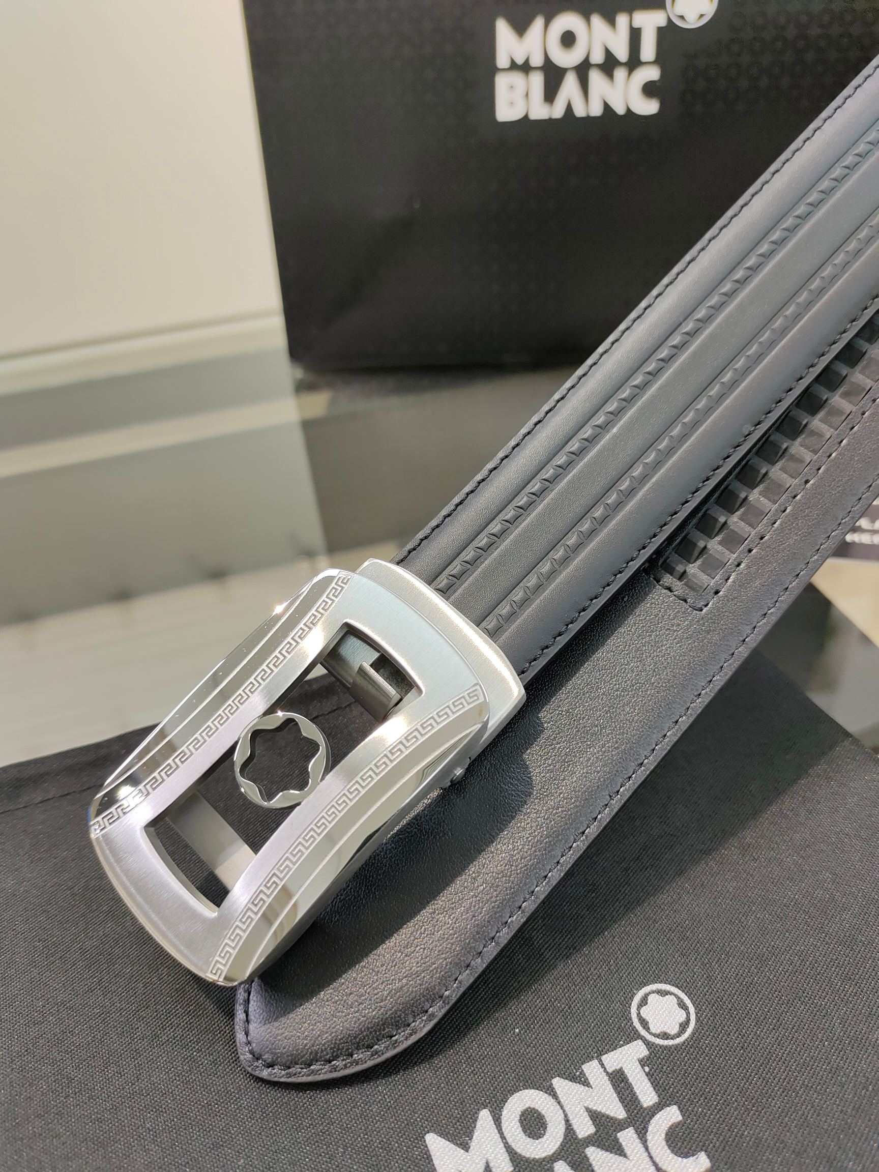 万宝龙男士自动腰带- 宽度34MM 精品钢扣 精工打造 手感柔软 长短可以裁剪