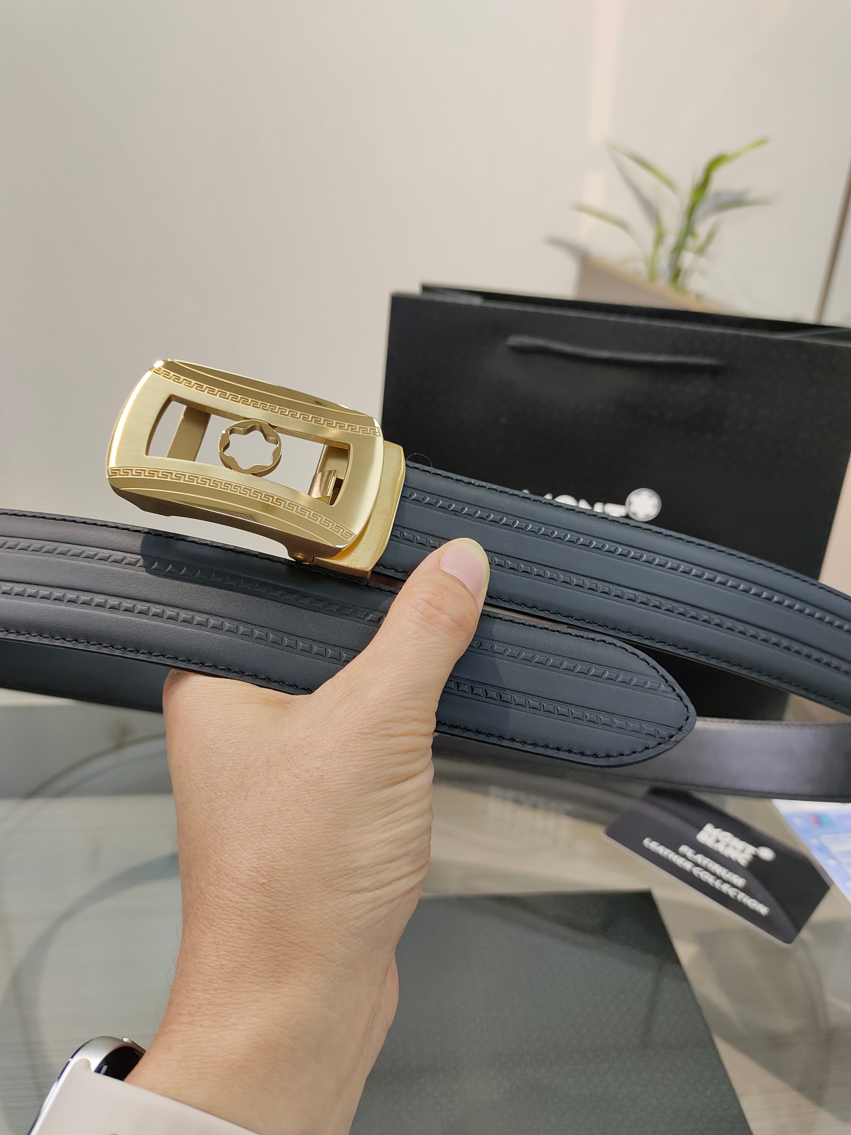 万宝龙男士自动腰带- 宽度34MM 精品钢扣 精工打造 手感柔软 长短可以裁剪