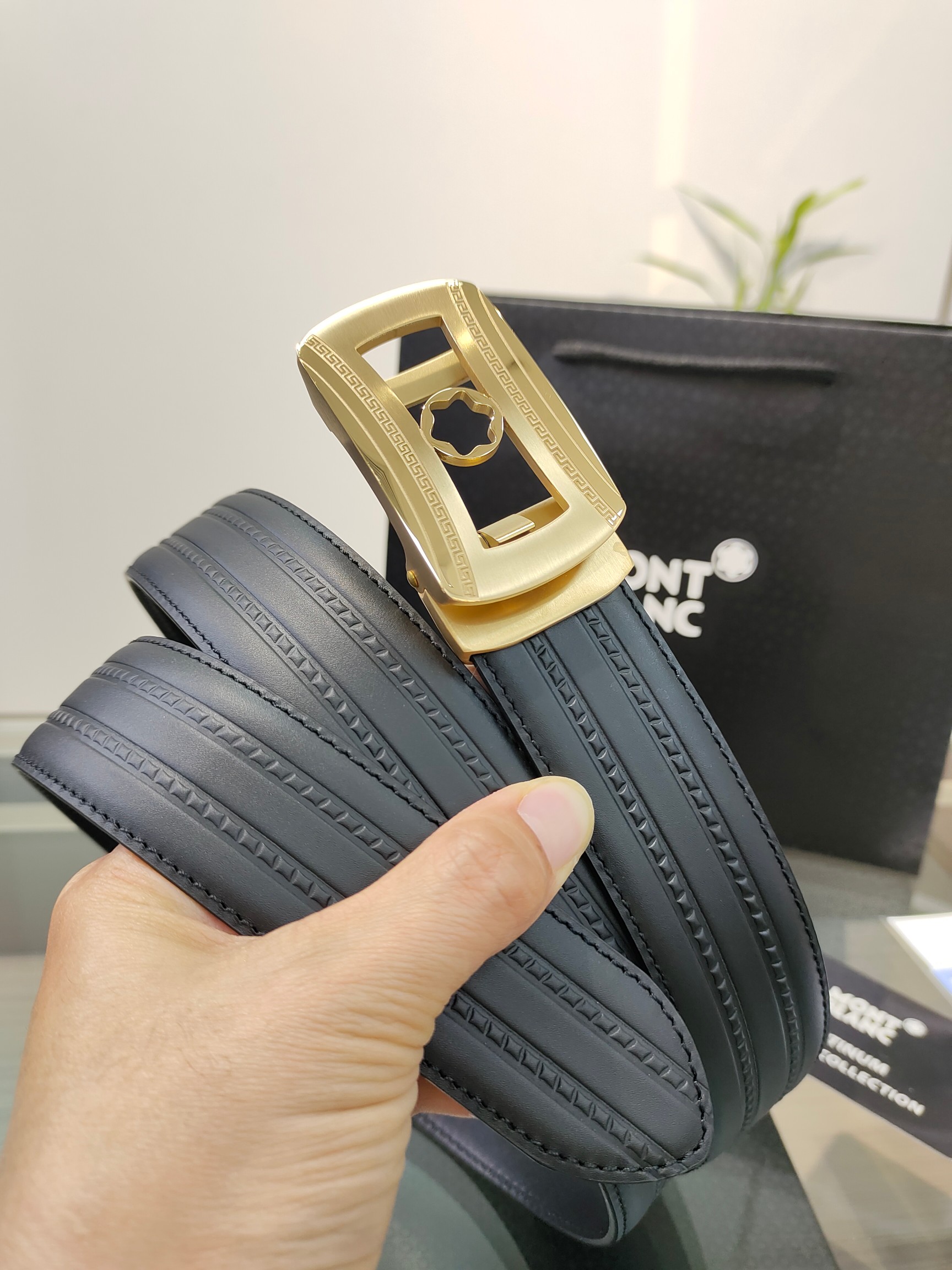 万宝龙男士自动腰带- 宽度34MM 精品钢扣 精工打造 手感柔软 长短可以裁剪