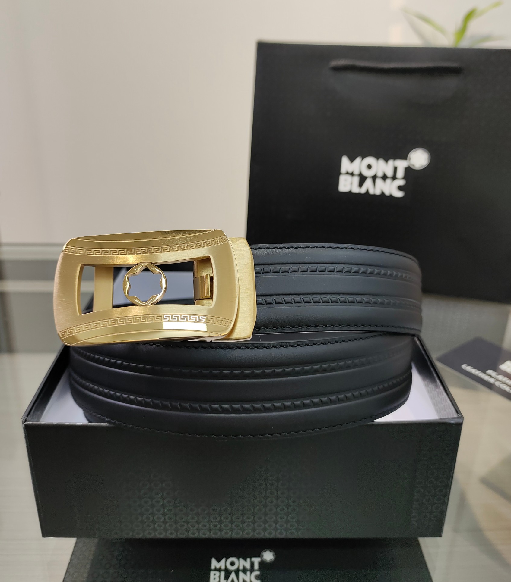 万宝龙男士自动腰带- 宽度34MM 精品钢扣 精工打造 手感柔软 长短可以裁剪