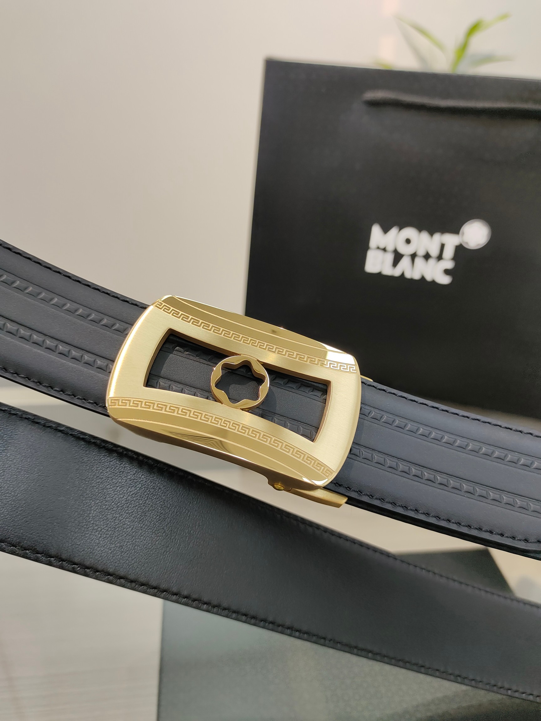 万宝龙男士自动腰带- 宽度34MM 精品钢扣 精工打造 手感柔软 长短可以裁剪