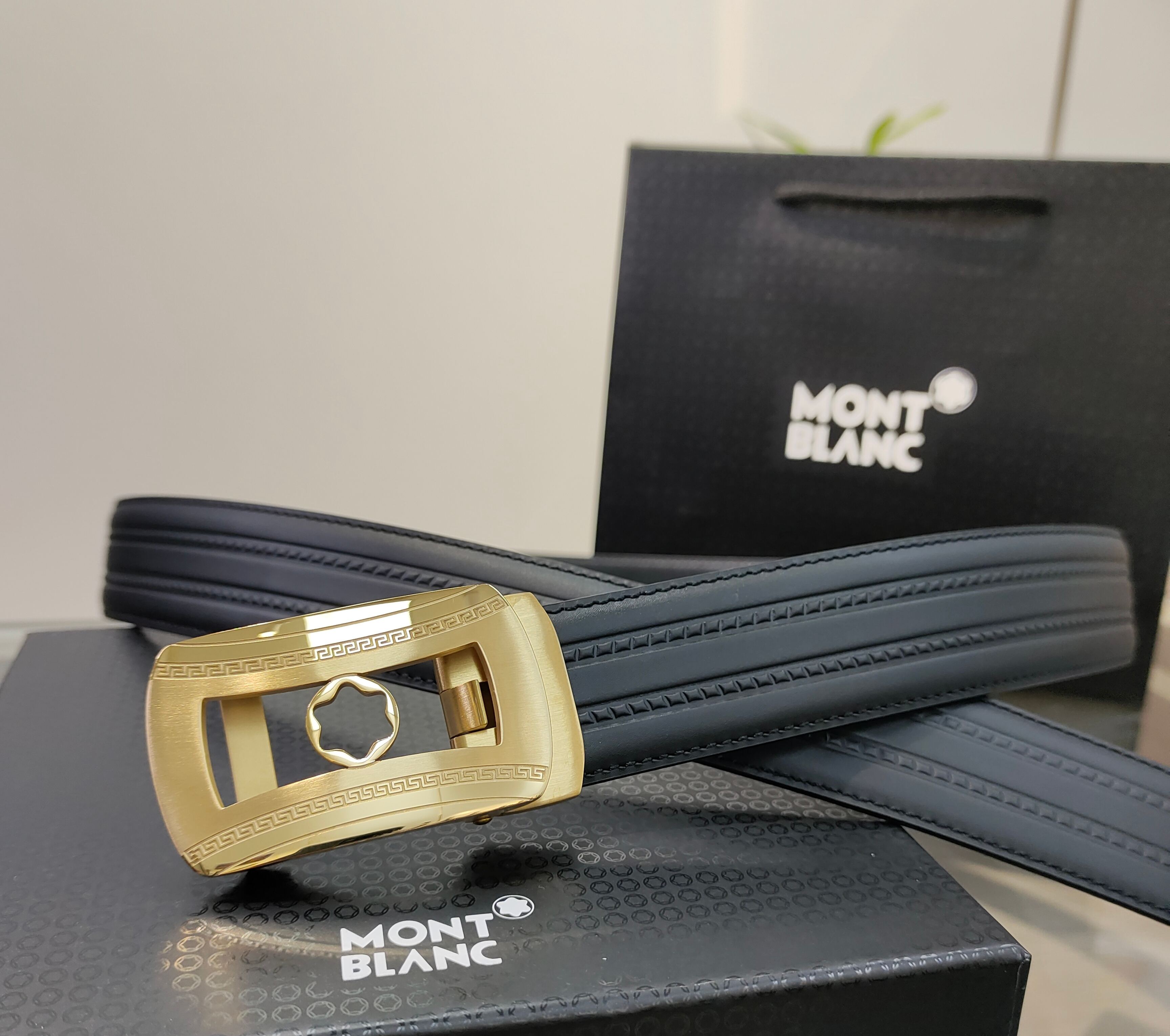 万宝龙男士自动腰带- 宽度34MM 精品钢扣 精工打造 手感柔软 长短可以裁剪