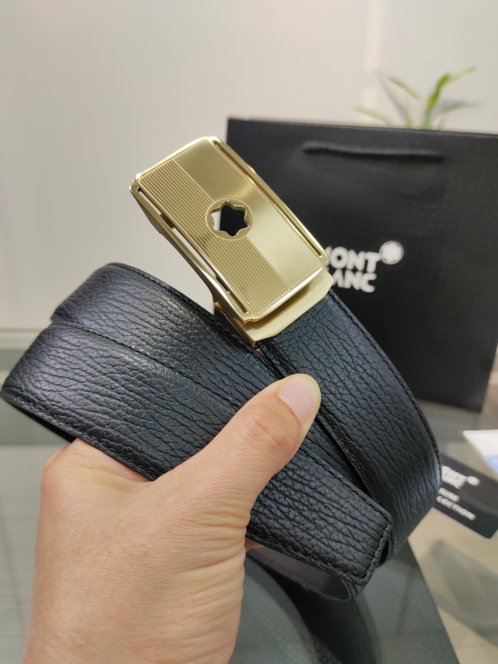 万宝龙男士自动腰带- 宽度34MM 精品钢扣 精工打造 手感柔软 长短可以裁剪