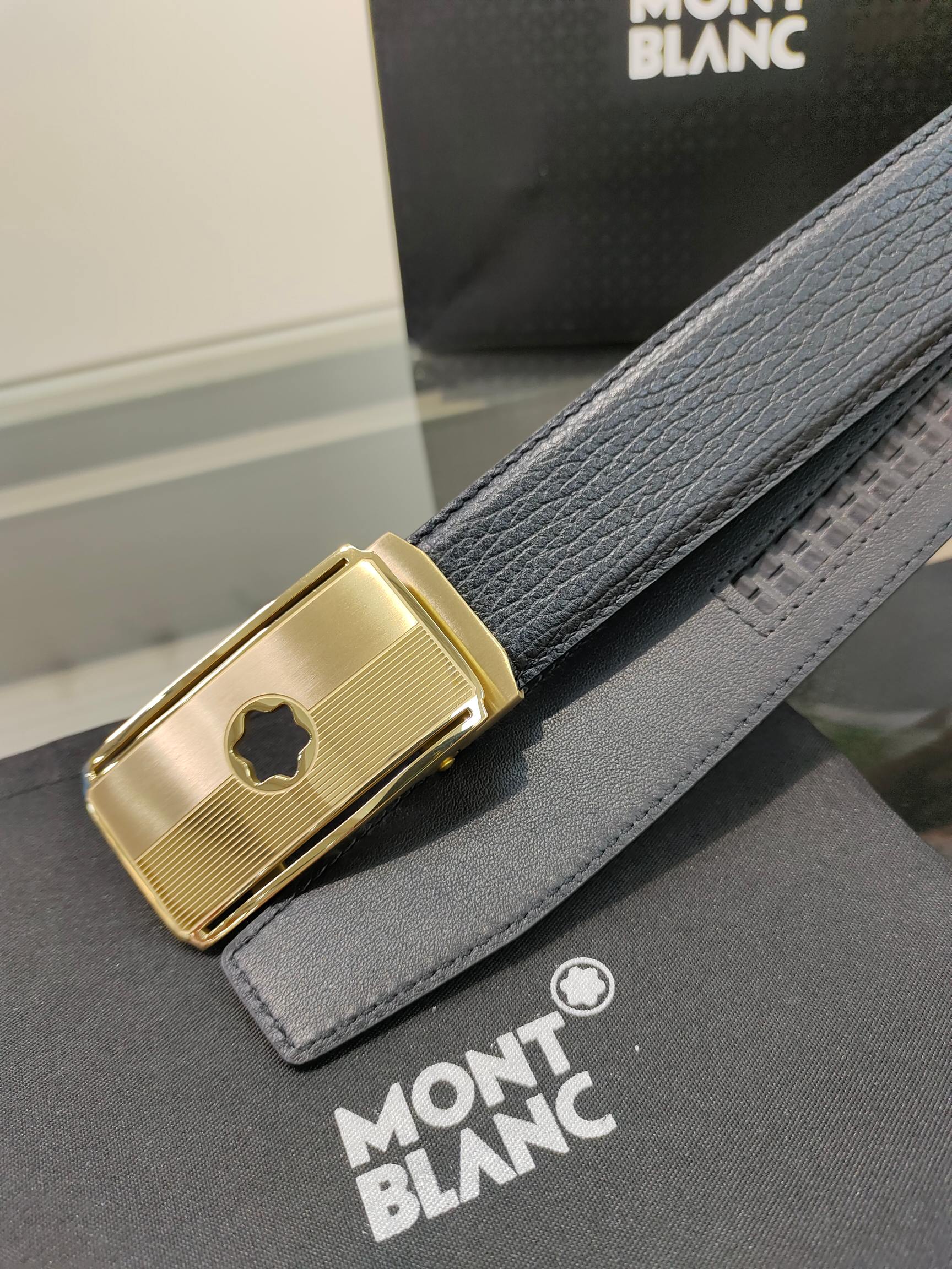 万宝龙男士自动腰带- 宽度34MM 精品钢扣 精工打造 手感柔软 长短可以裁剪