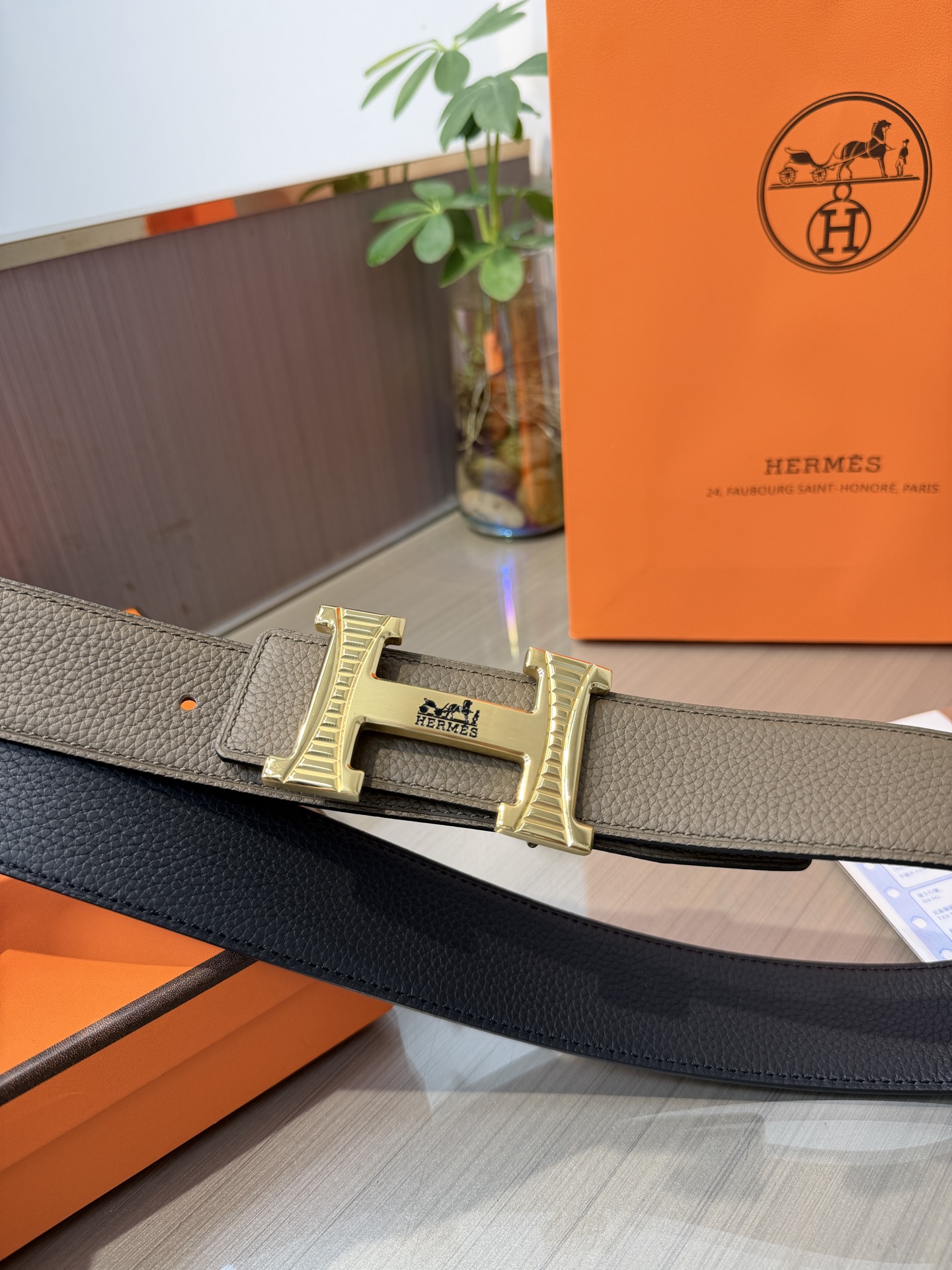 Hermes爱马仕 男士双面皮腰带38mm，双面头层牛皮，双面可用，搭配精品钢扣五金，做工精致，实物拍摄