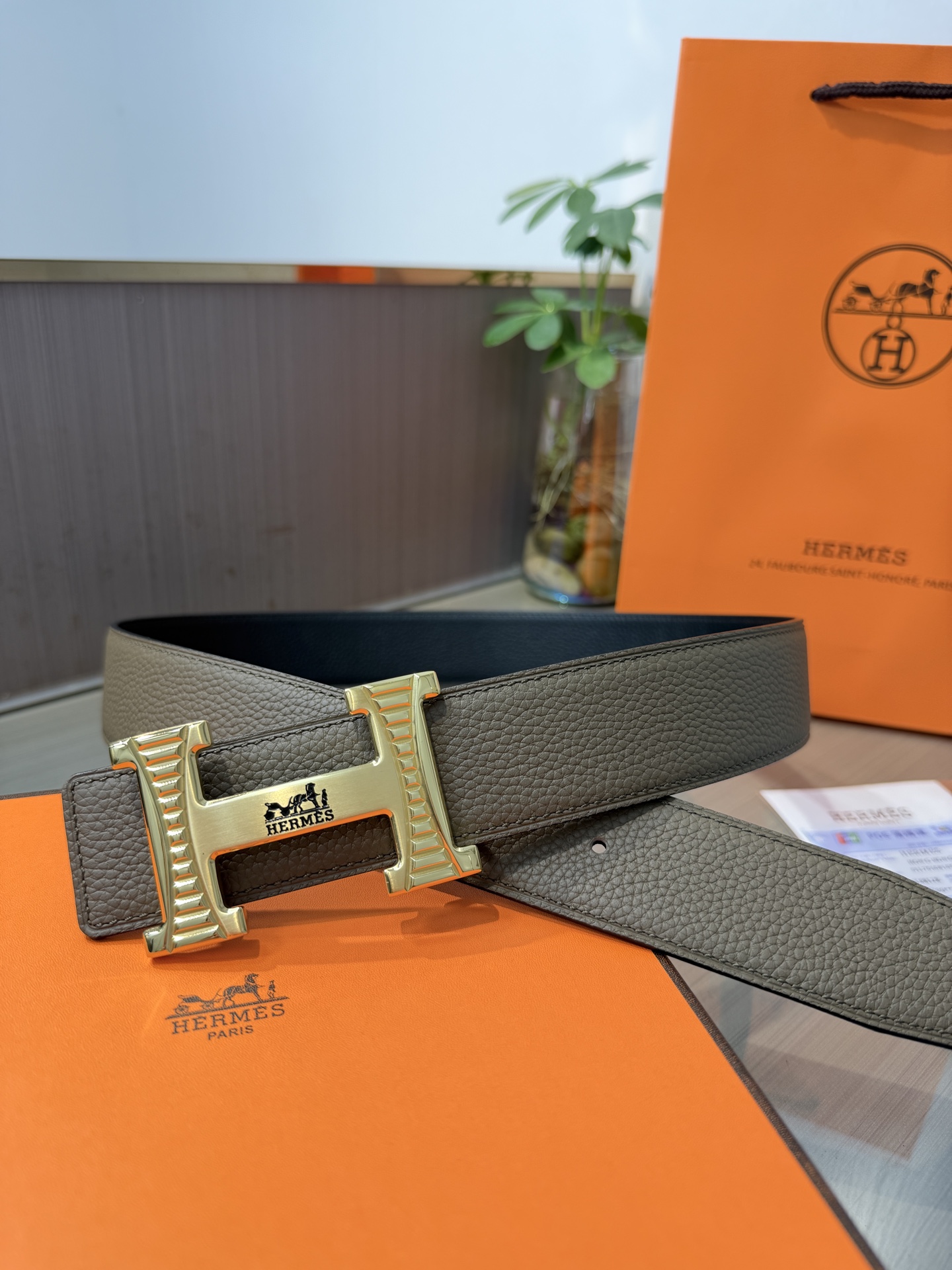 Hermes爱马仕 男士双面皮腰带38mm，双面头层牛皮，双面可用，搭配精品钢扣五金，做工精致，实物拍摄