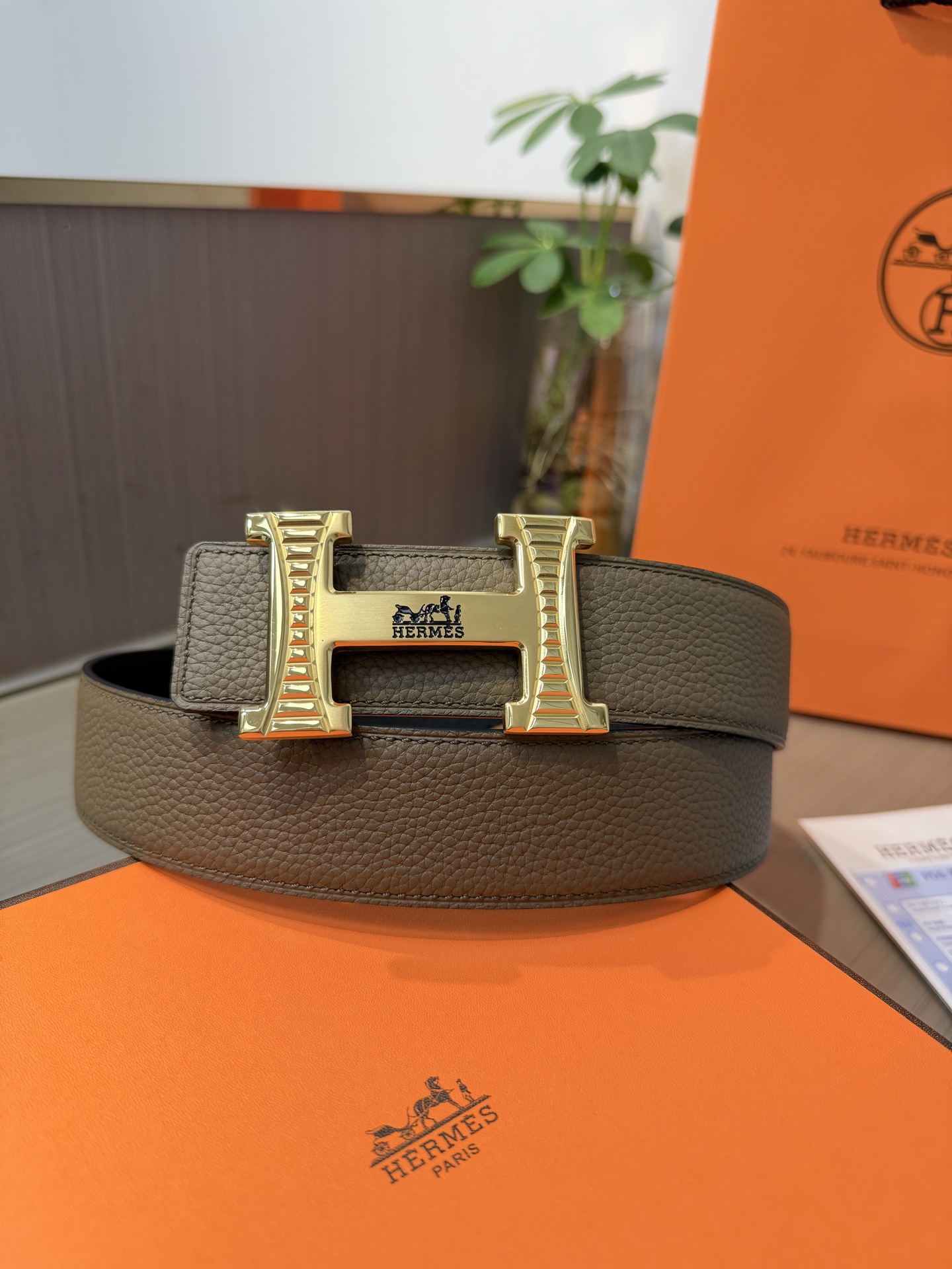 Hermes爱马仕 男士双面皮腰带38mm，双面头层牛皮，双面可用，搭配精品钢扣五金，做工精致，实物拍摄