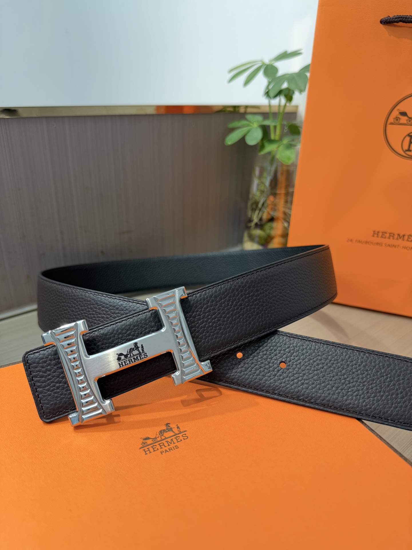 Hermes爱马仕 男士双面皮腰带38mm，双面头层牛皮，双面可用，搭配精品钢扣五金，做工精致，实物拍摄