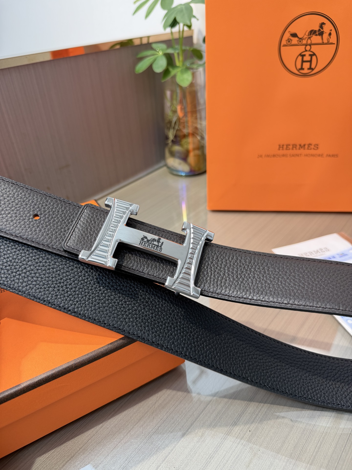 Hermes爱马仕 男士双面皮腰带38mm，双面头层牛皮，双面可用，搭配精品钢扣五金，做工精致，实物拍摄