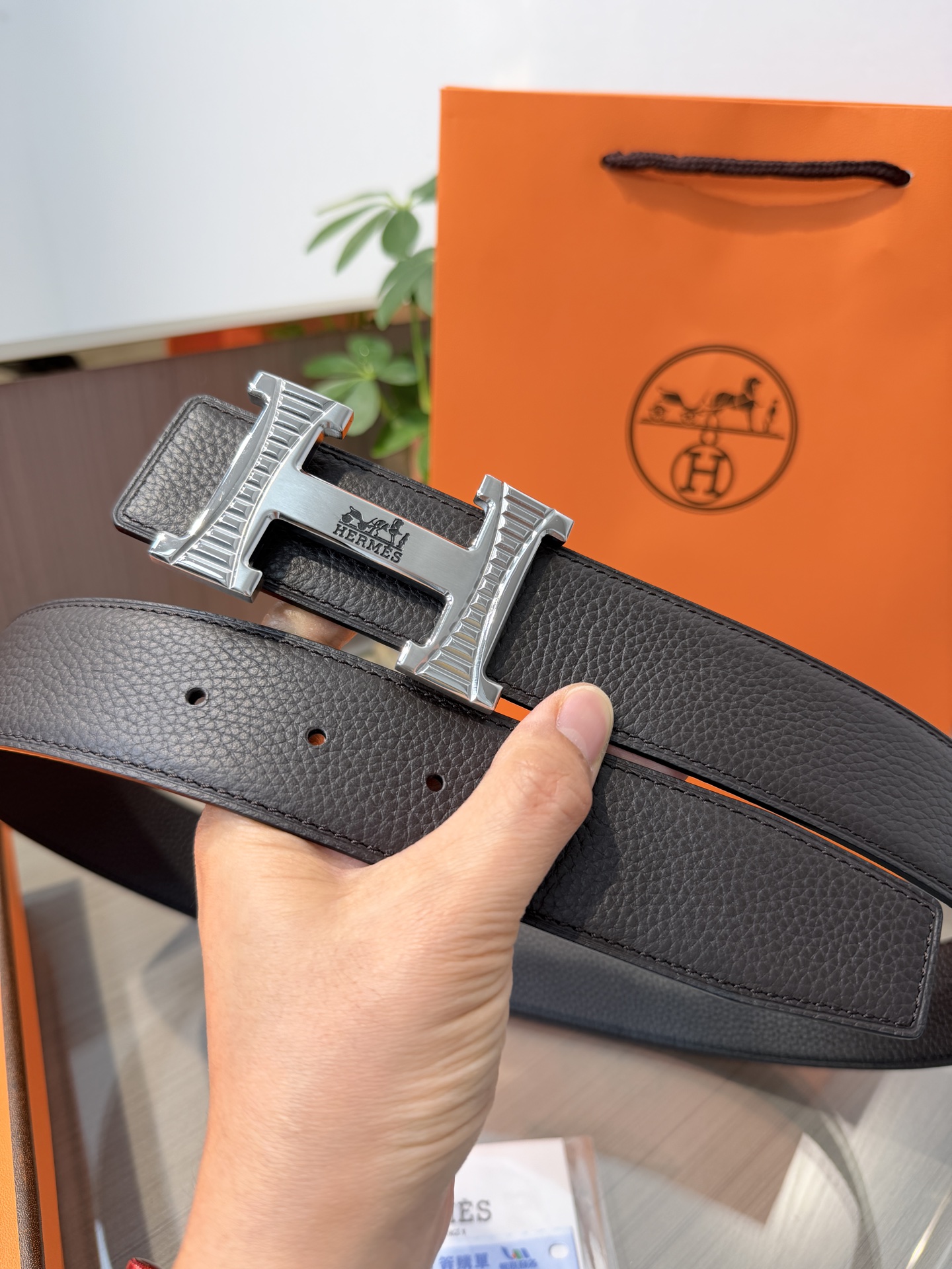 Hermes爱马仕 男士双面皮腰带38mm，双面头层牛皮，双面可用，搭配精品钢扣五金，做工精致，实物拍摄