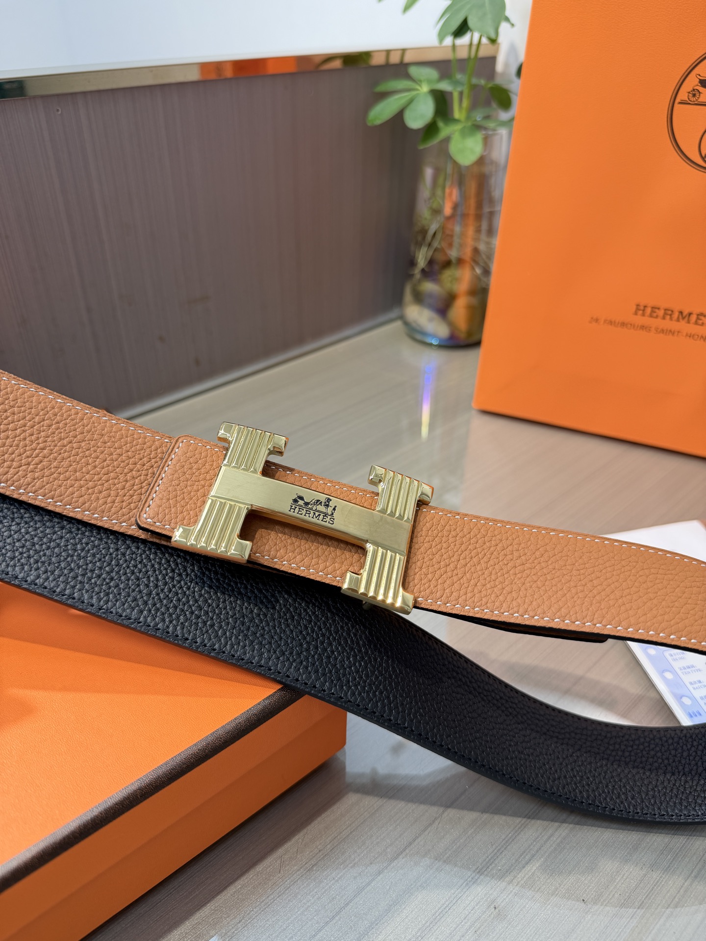 Hermes爱马仕 男士双面皮腰带38mm，双面头层牛皮，双面可用，搭配精品钢扣五金，做工精致，实物拍摄