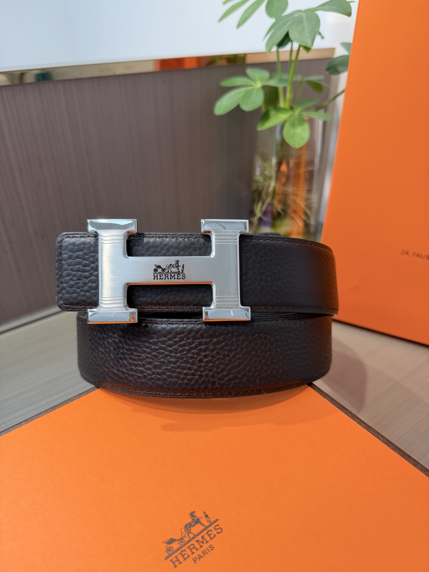 Hermes爱马仕 男士双面皮腰带38mm，双面头层牛皮，双面可用，搭配精品钢扣五金，做工精致，实物拍摄