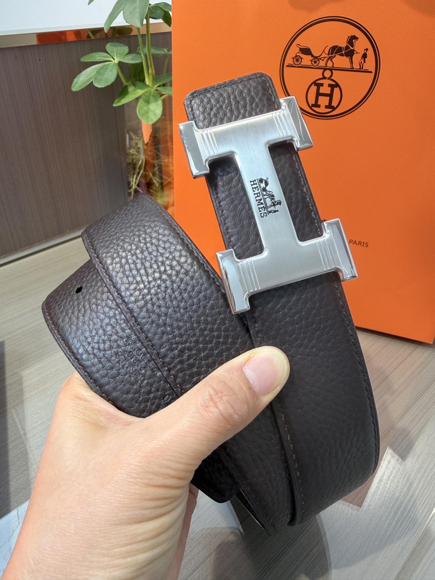 Hermes爱马仕 男士双面皮腰带38mm，双面头层牛皮，双面可用，搭配精品钢扣五金，做工精致，实物拍摄