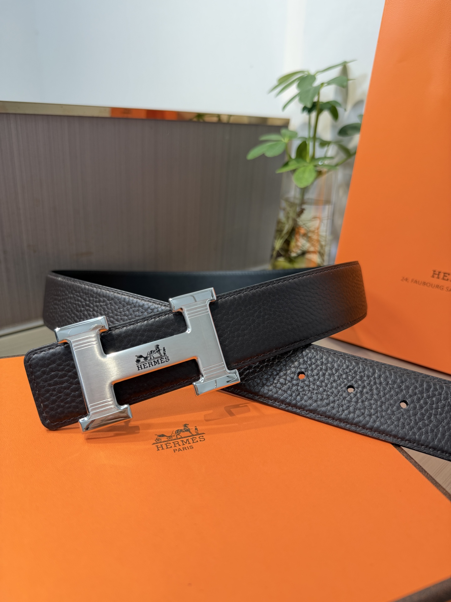 Hermes爱马仕 男士双面皮腰带38mm，双面头层牛皮，双面可用，搭配精品钢扣五金，做工精致，实物拍摄