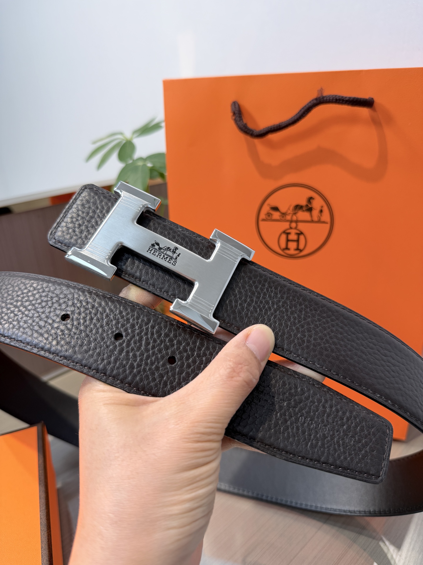 Hermes爱马仕 男士双面皮腰带38mm，双面头层牛皮，双面可用，搭配精品钢扣五金，做工精致，实物拍摄