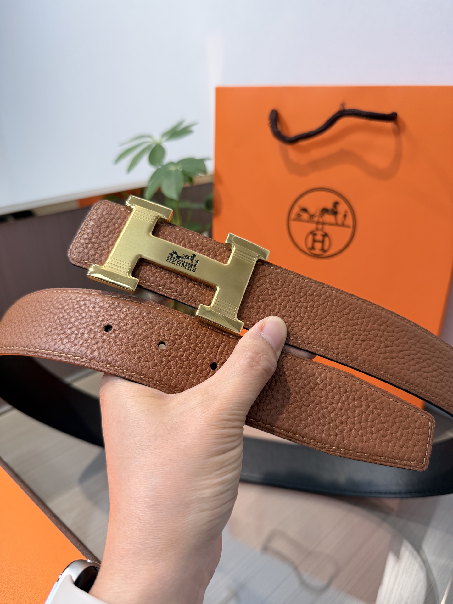 Hermes爱马仕 男士双面皮腰带38mm，双面头层牛皮，双面可用，搭配精品钢扣五金，做工精致，实物拍摄