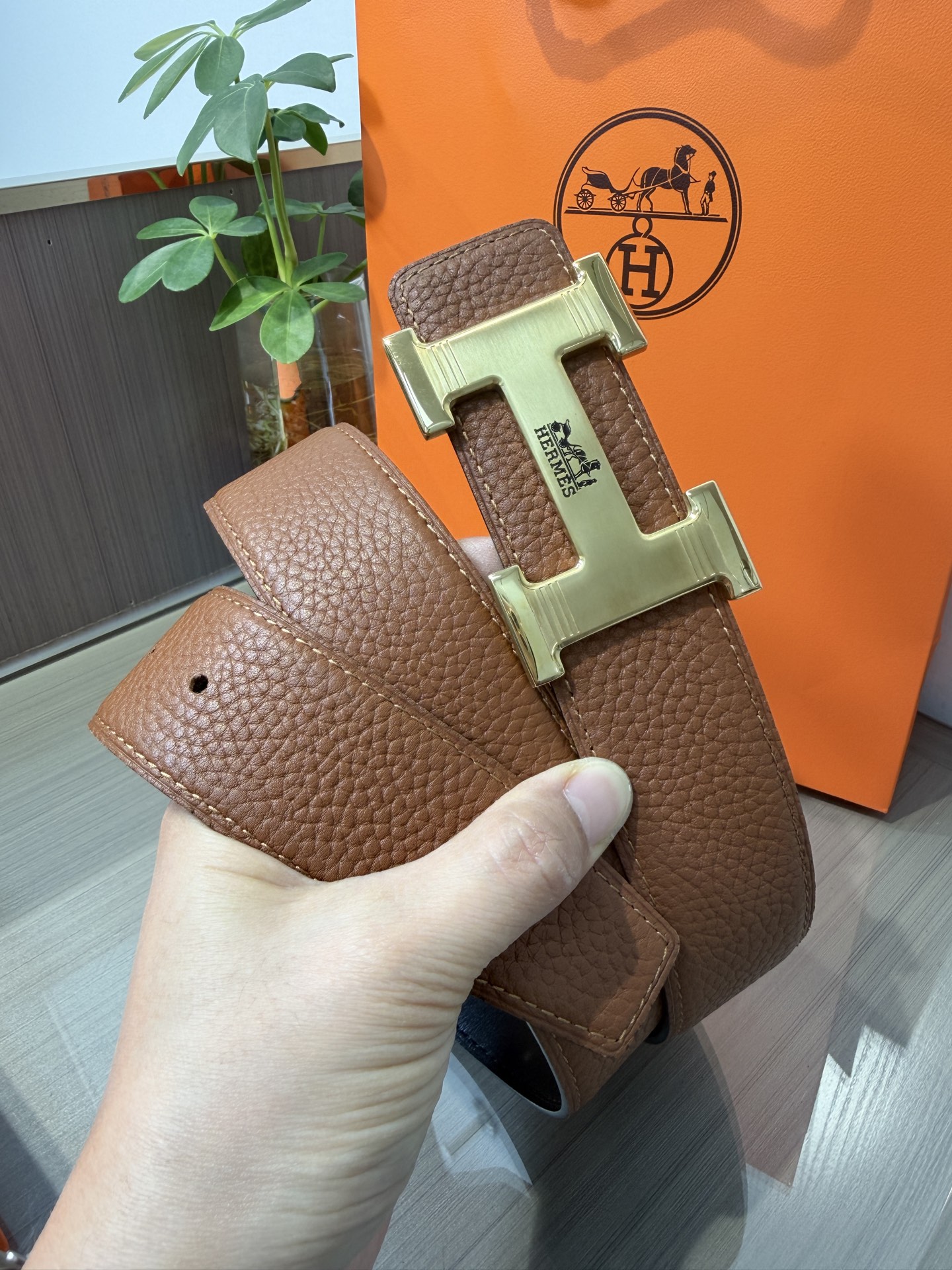 Hermes爱马仕 男士双面皮腰带38mm，双面头层牛皮，双面可用，搭配精品钢扣五金，做工精致，实物拍摄