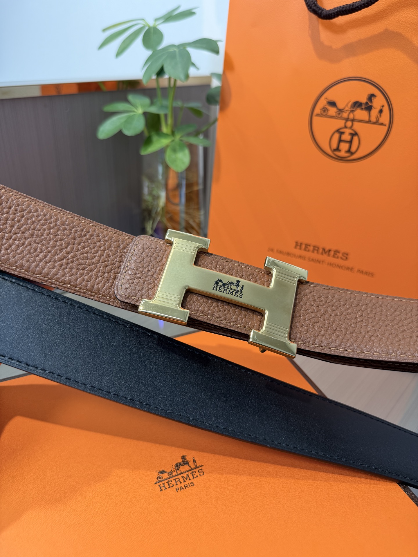 Hermes爱马仕 男士双面皮腰带38mm，双面头层牛皮，双面可用，搭配精品钢扣五金，做工精致，实物拍摄