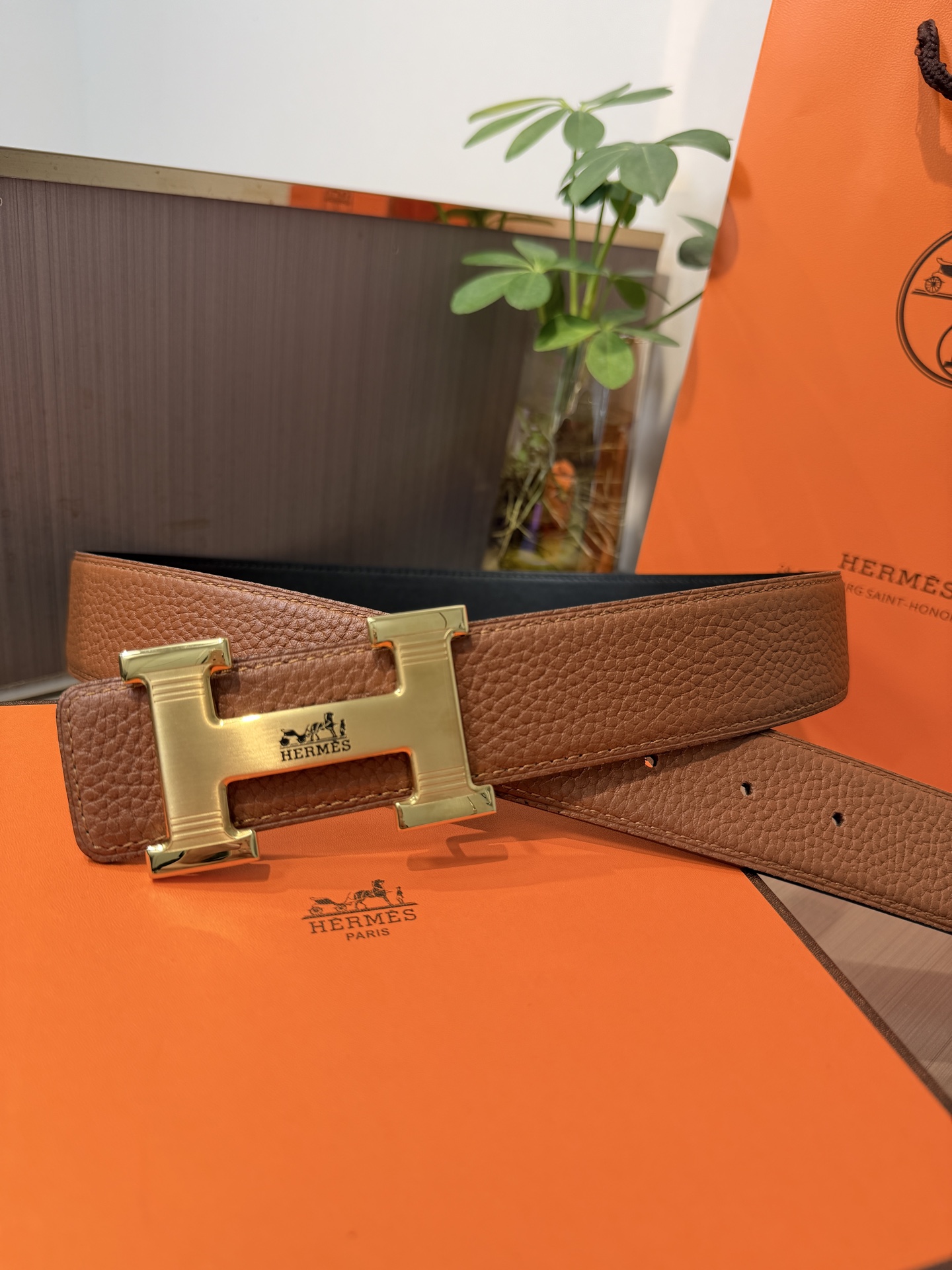 Hermes爱马仕 男士双面皮腰带38mm，双面头层牛皮，双面可用，搭配精品钢扣五金，做工精致，实物拍摄