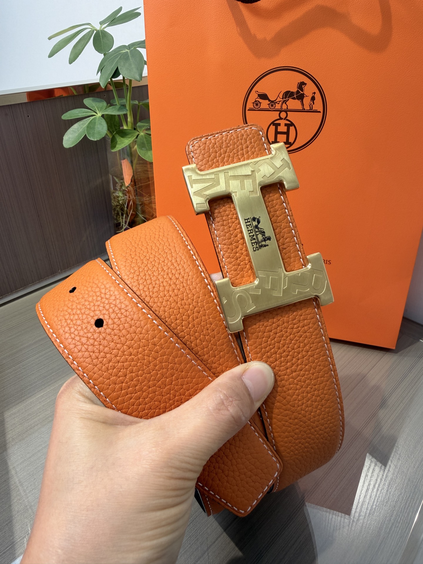 Hermes爱马仕 男士双面皮腰带38mm，双面头层牛皮，双面可用，搭配精品钢扣五金，做工精致，实物拍摄