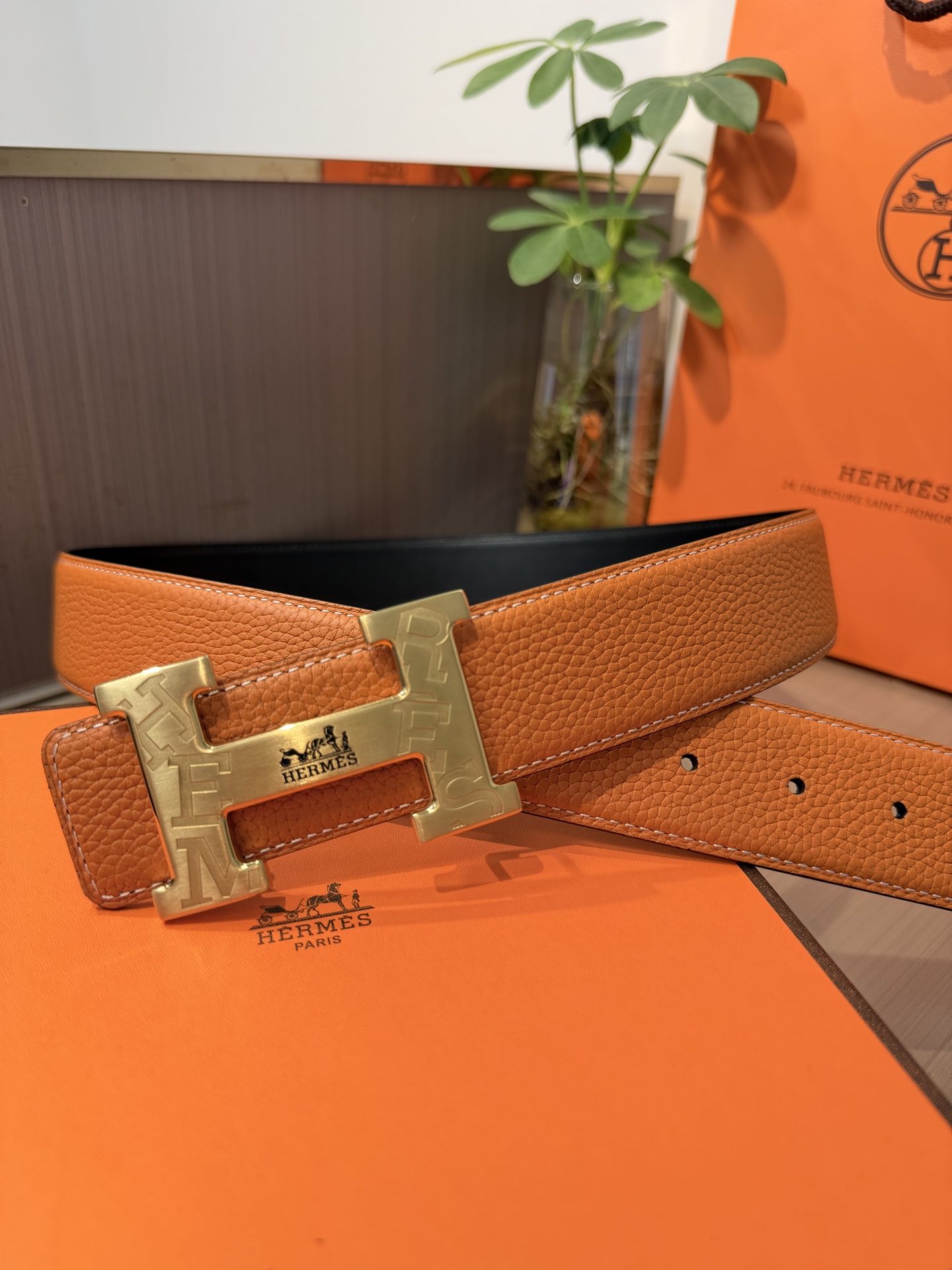 Hermes爱马仕 男士双面皮腰带38mm，双面头层牛皮，双面可用，搭配精品钢扣五金，做工精致，实物拍摄