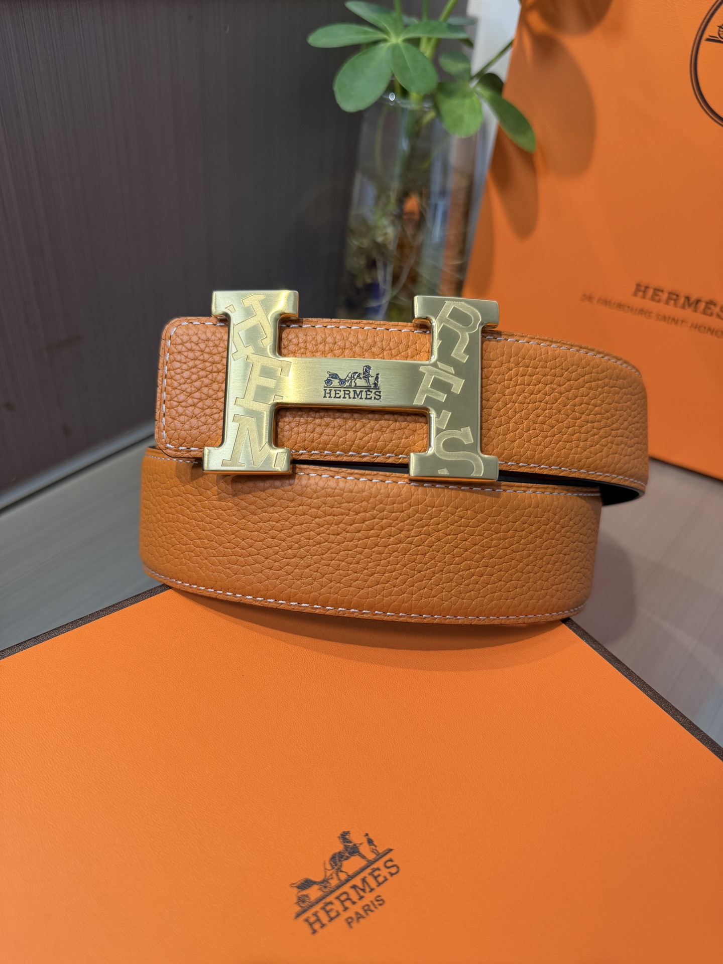 Hermes爱马仕 男士双面皮腰带38mm，双面头层牛皮，双面可用，搭配精品钢扣五金，做工精致，实物拍摄