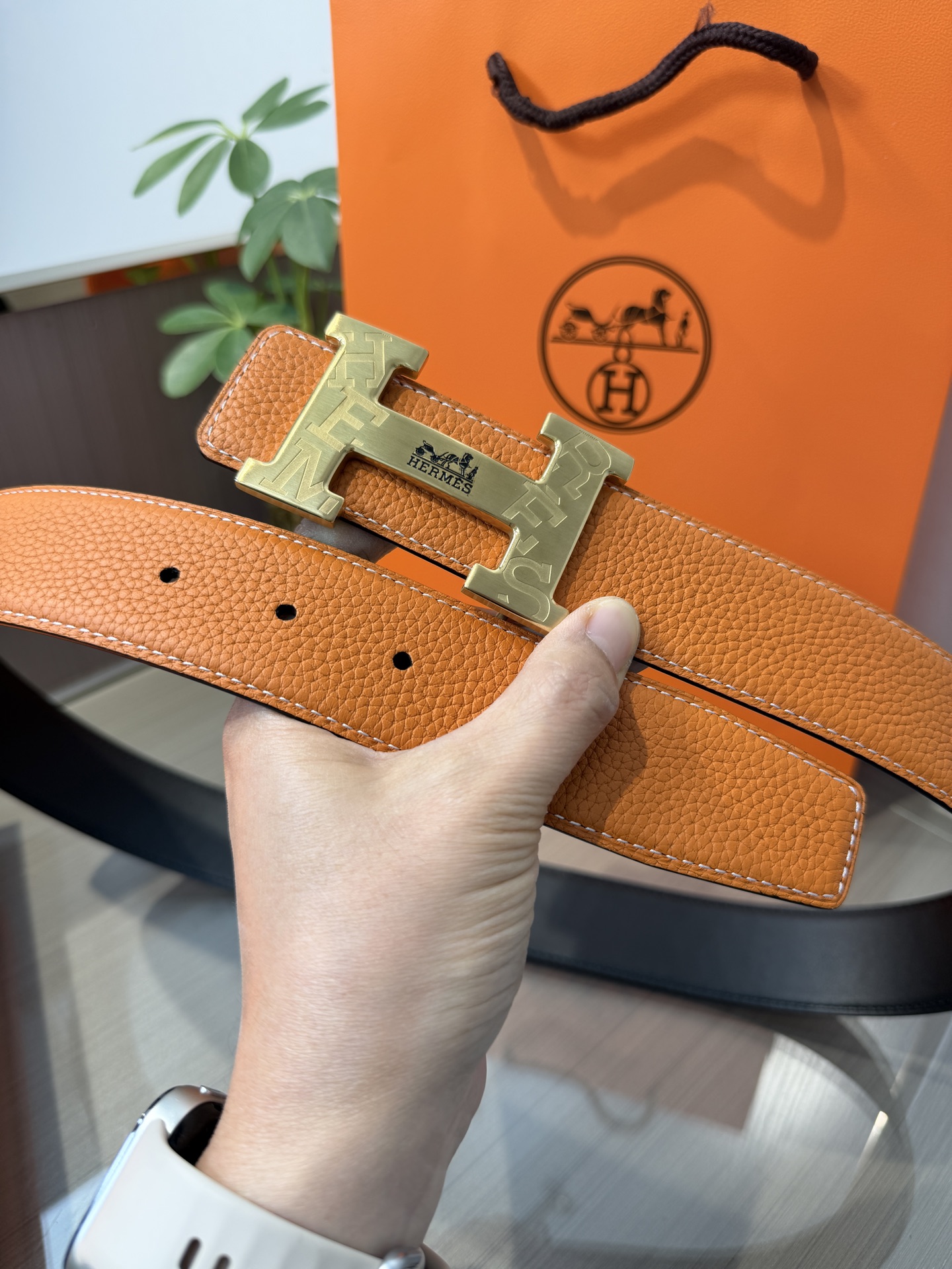 Hermes爱马仕 男士双面皮腰带38mm，双面头层牛皮，双面可用，搭配精品钢扣五金，做工精致，实物拍摄