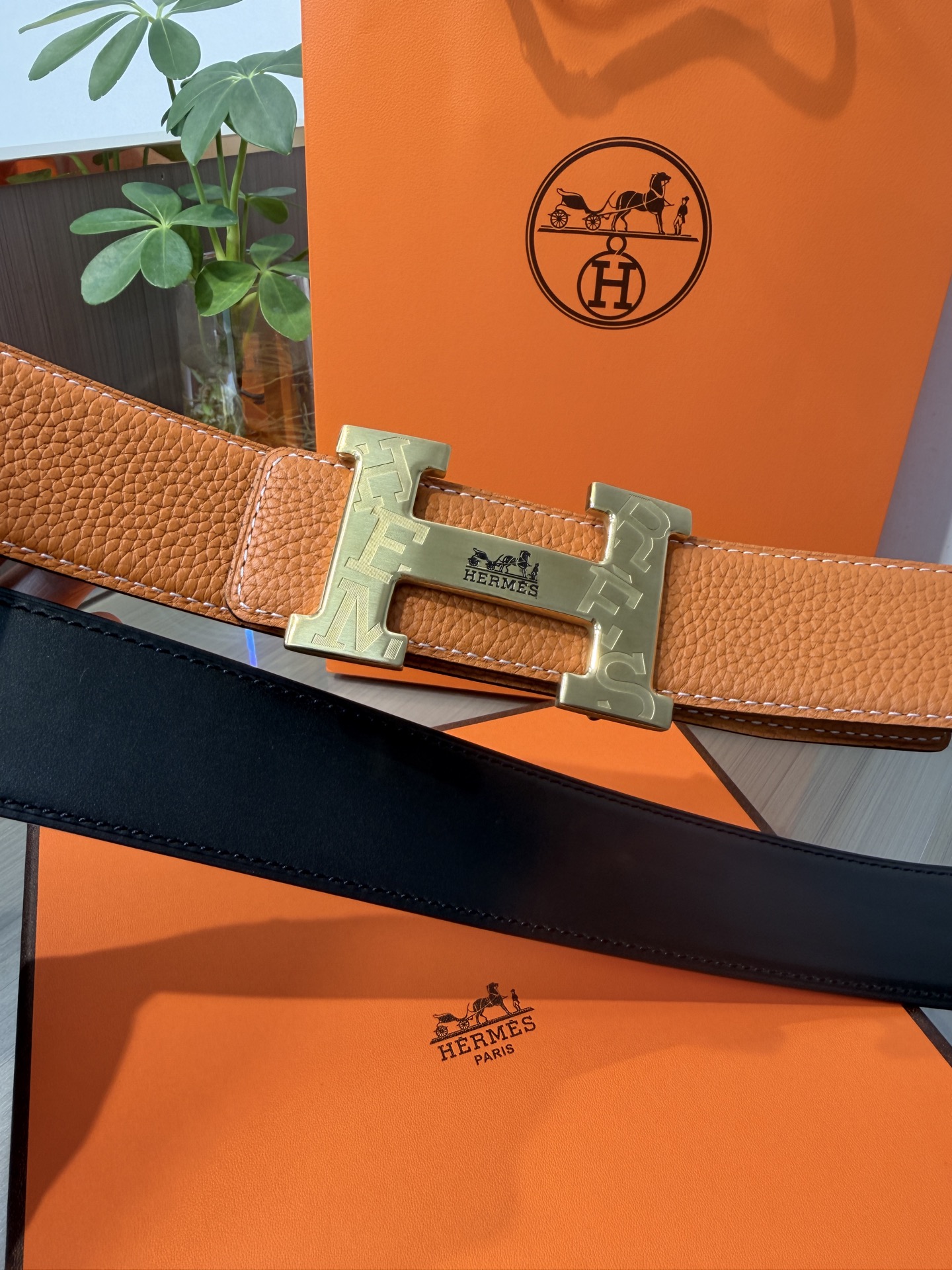 Hermes爱马仕 男士双面皮腰带38mm，双面头层牛皮，双面可用，搭配精品钢扣五金，做工精致，实物拍摄