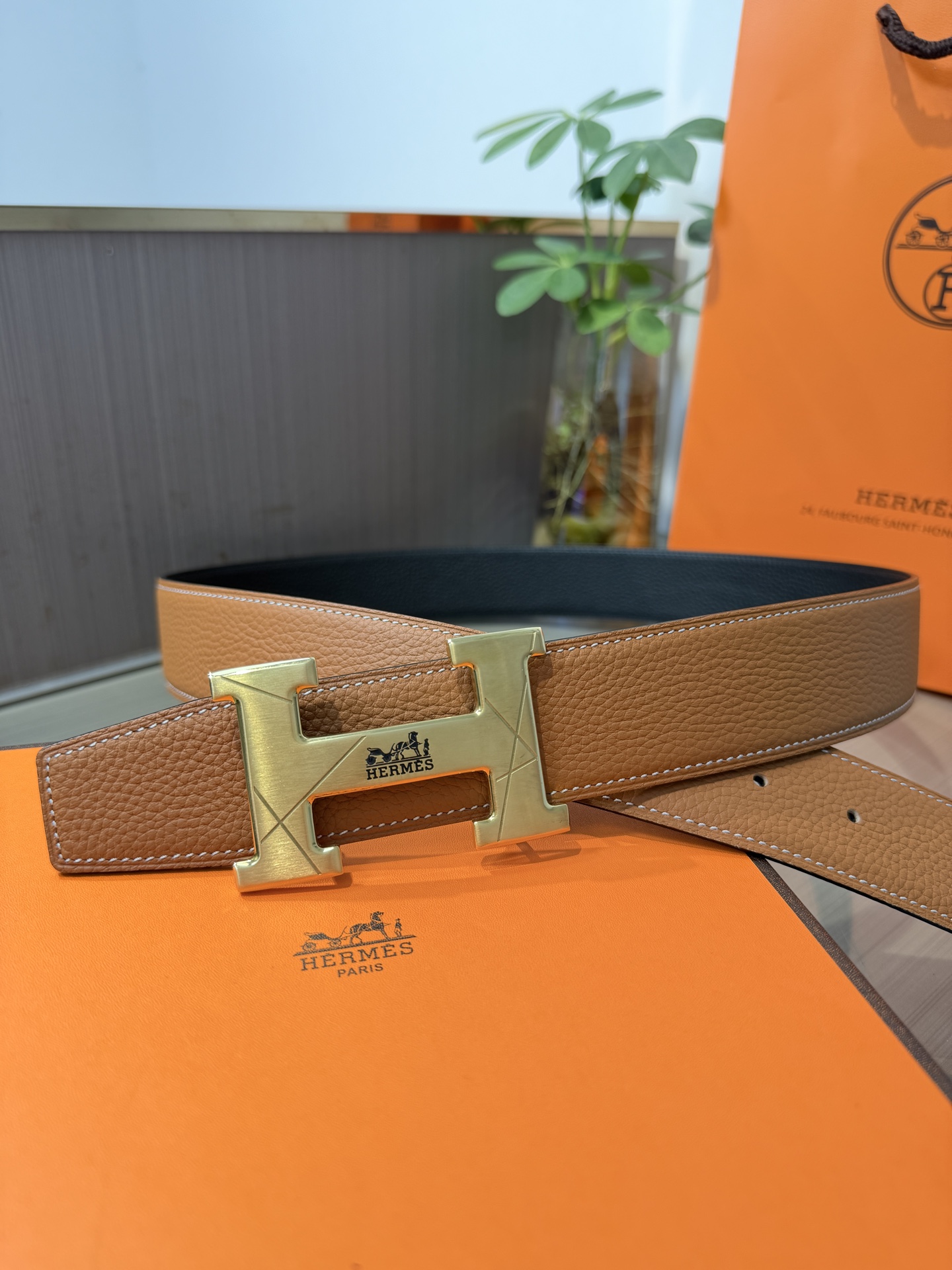 Hermes爱马仕 男士双面皮腰带38mm，双面头层牛皮，双面可用，搭配精品钢扣五金，做工精致，实物拍摄