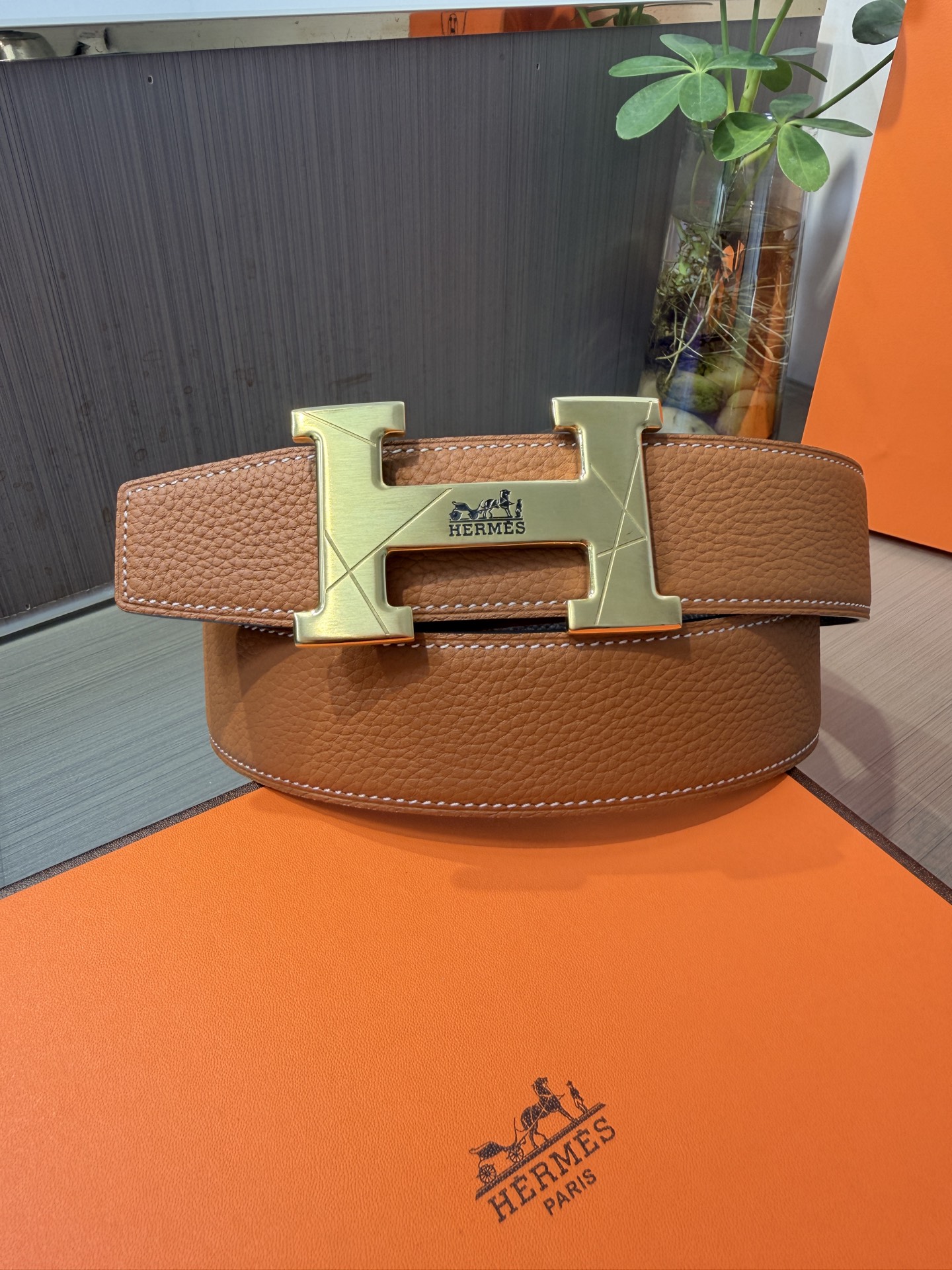 Hermes爱马仕 男士双面皮腰带38mm，双面头层牛皮，双面可用，搭配精品钢扣五金，做工精致，实物拍摄